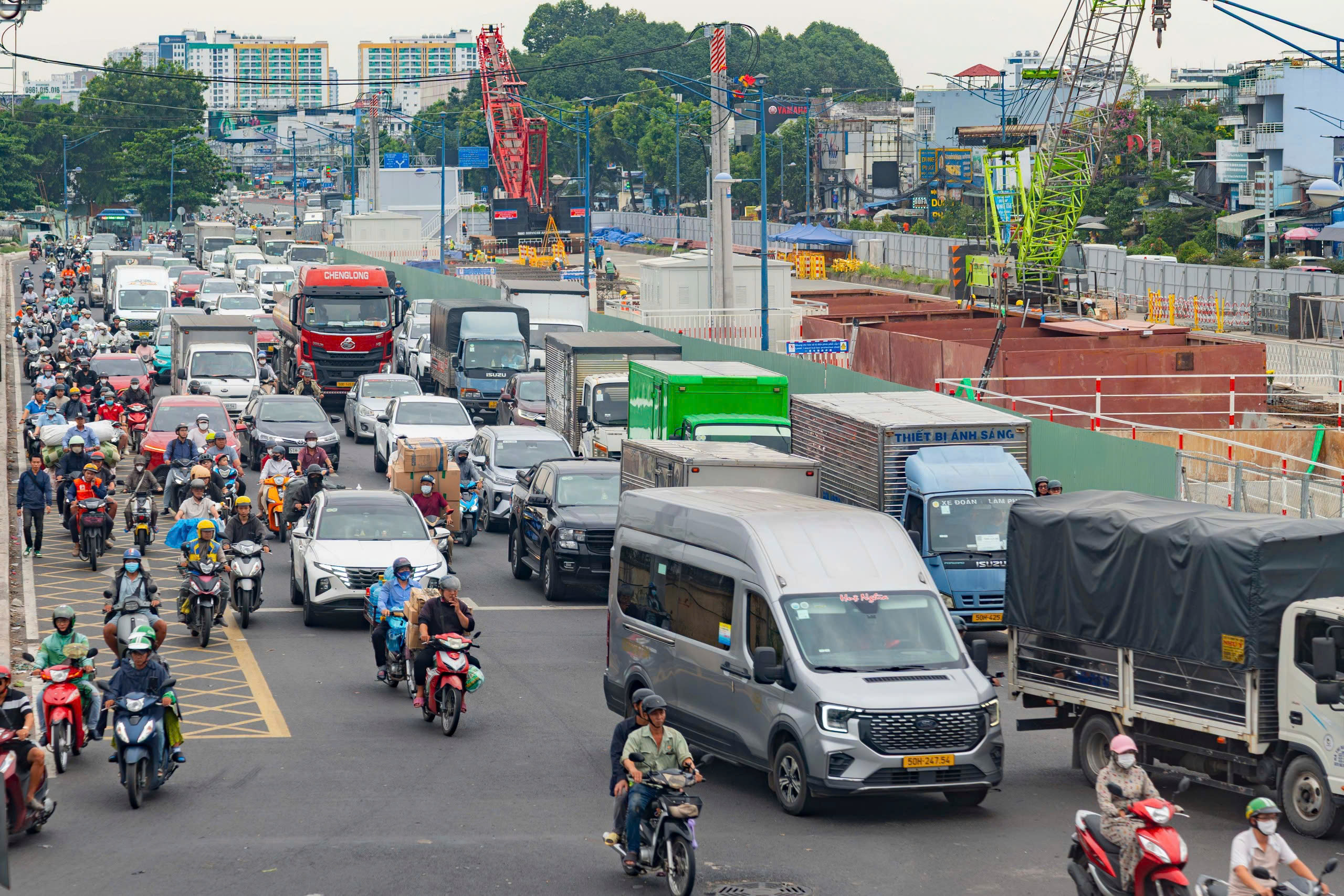 To&agrave;n cảnh TP.HCM thi c&ocirc;ng ga ngầm đầu ti&ecirc;n tuyến metro số 2 ở đường Cộng H&ograve;a- Ảnh 3.