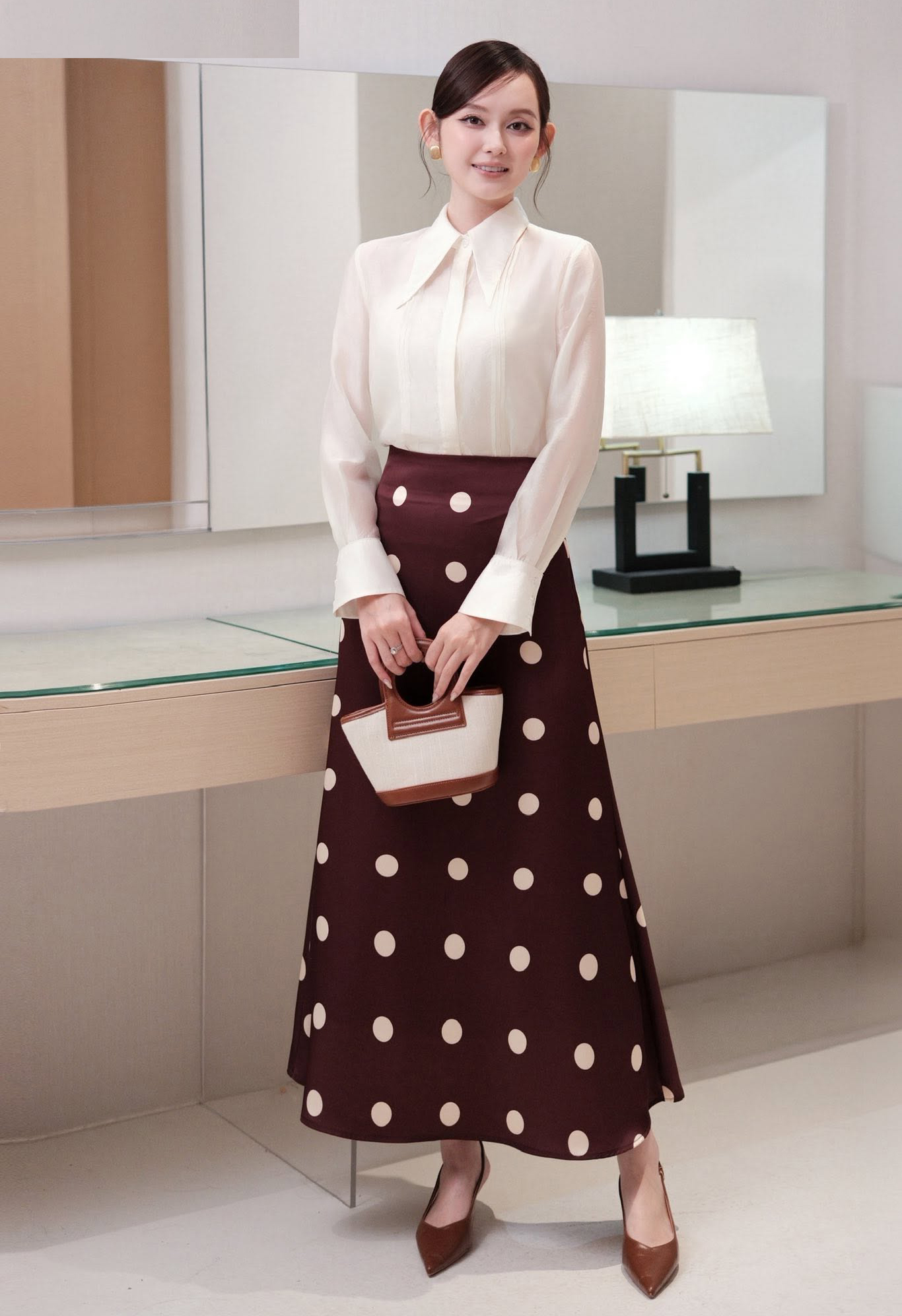 Ch&acirc;n v&aacute;y midi, maxi: điểm nhấn thanh lịch cho tủ đồ m&ugrave;a mới- Ảnh 2.