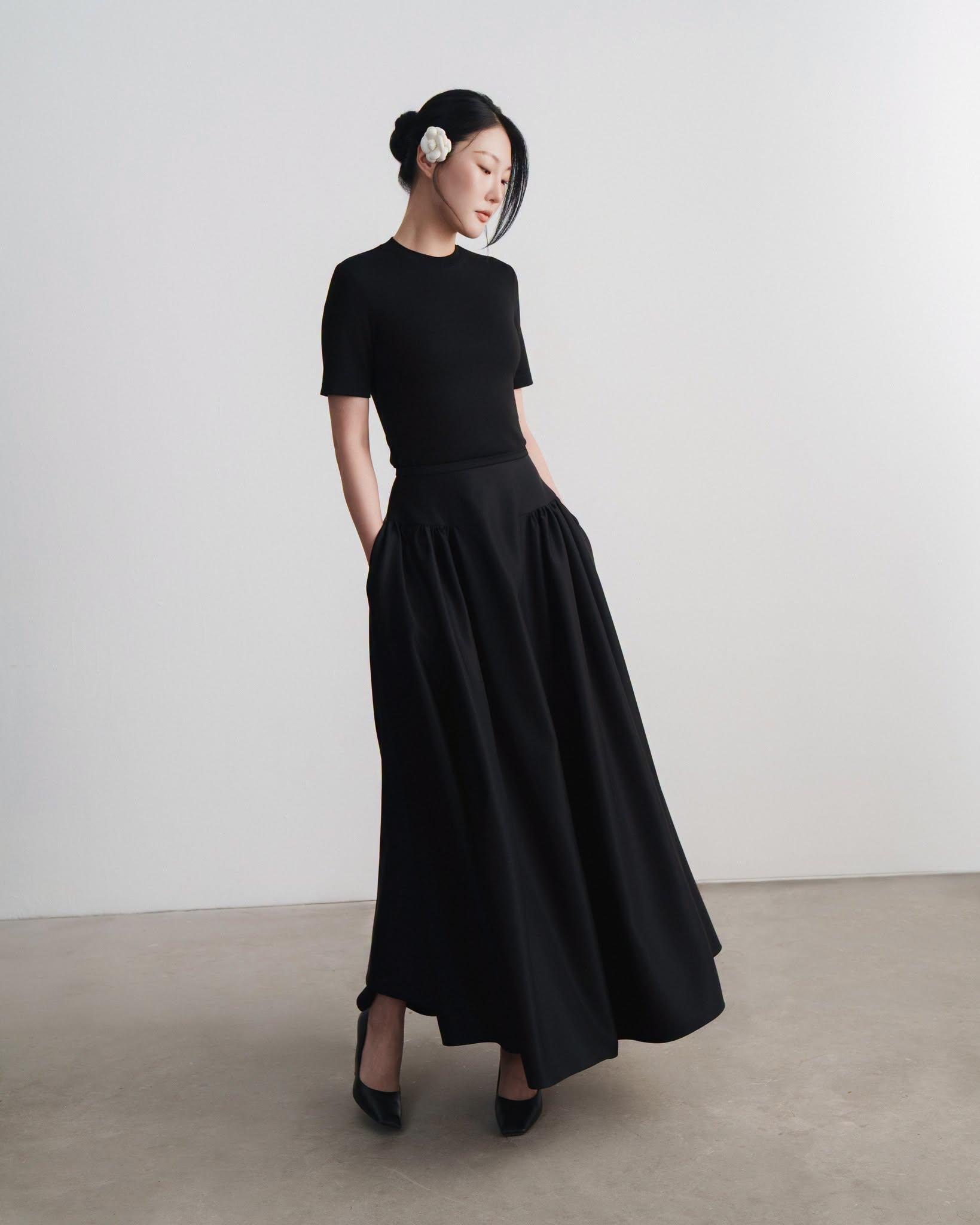 Ch&acirc;n v&aacute;y midi, maxi: điểm nhấn thanh lịch cho tủ đồ m&ugrave;a mới- Ảnh 4.