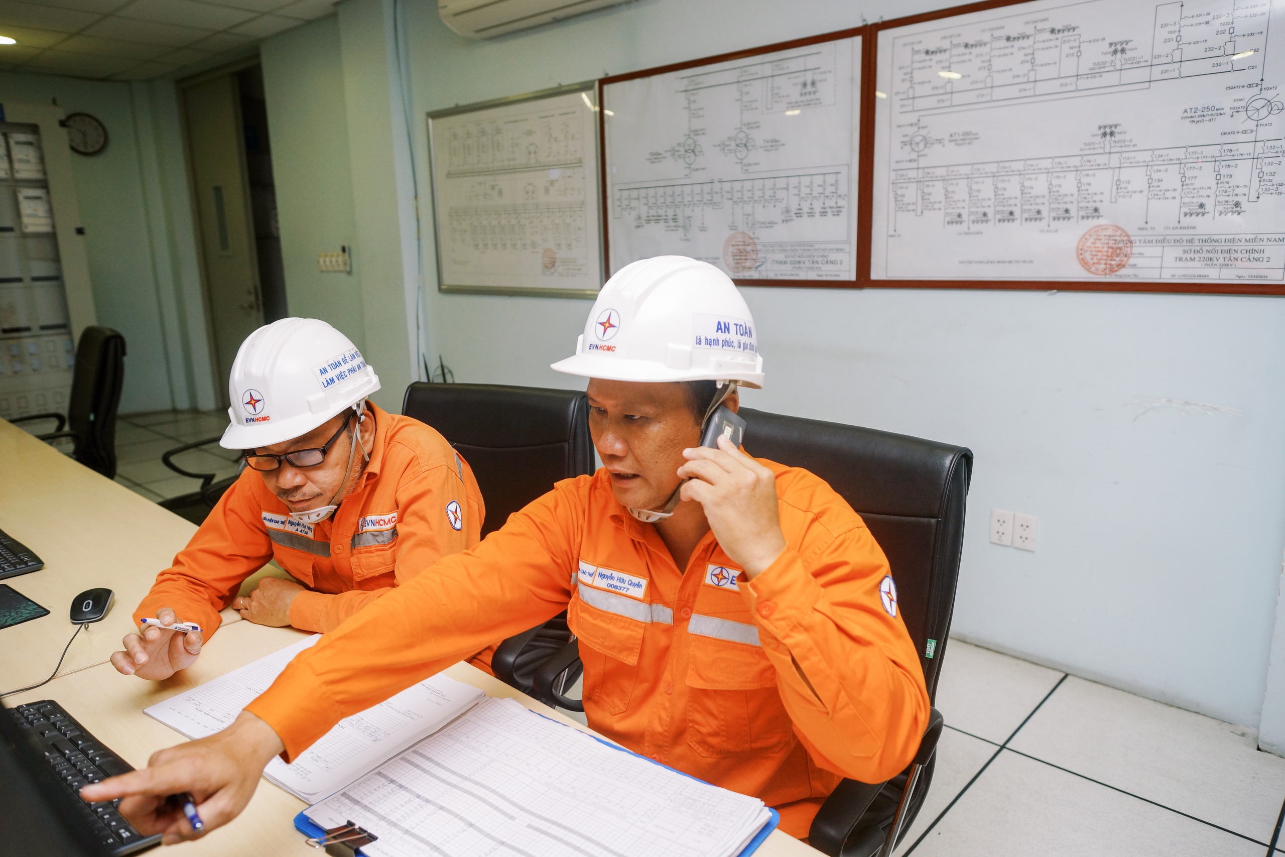 Ảnh dự thi: Vươn cao giữ sáng - Ảnh 3.