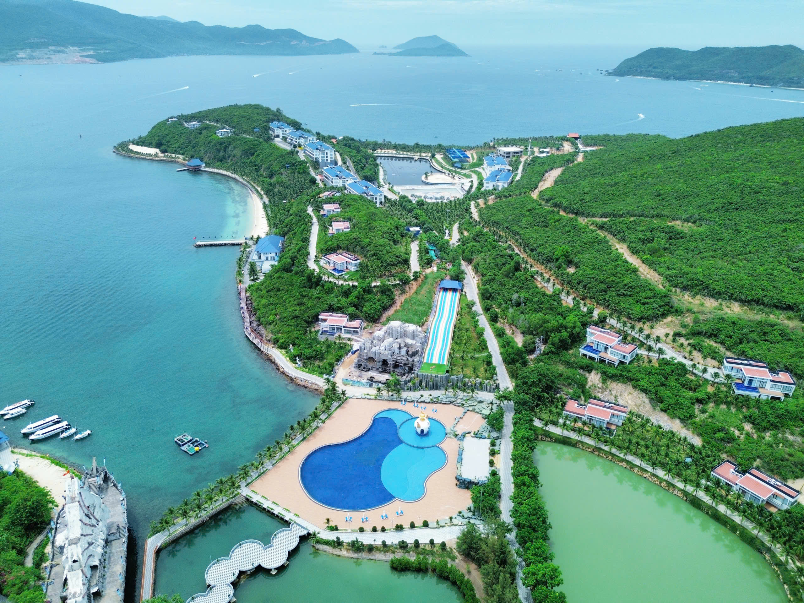 Độc đáo thủy cung trong con tàu 'hóa thạch' giữa vịnh Nha Trang- Ảnh 11.