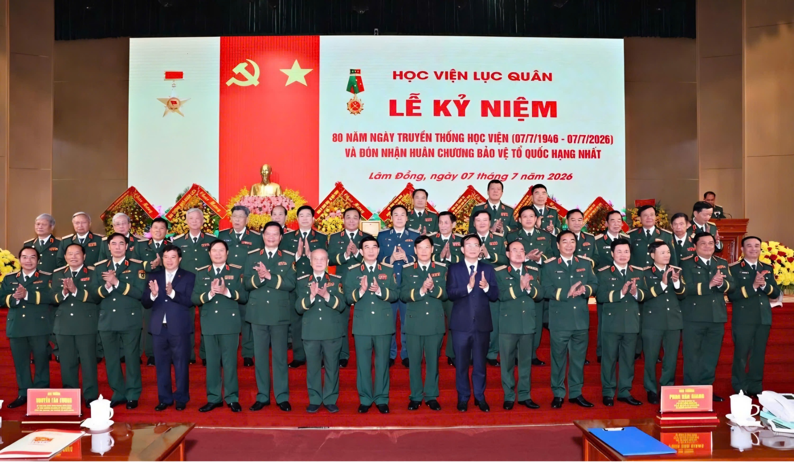 Học viện Lục quân đón nhận Huân chương Bảo vệ Tổ quốc hạng nhất - Ảnh 7.