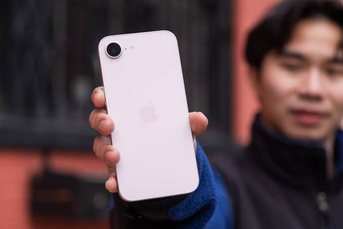 Bí mật giúp 'iPhone e' có giá dễ tiếp cận hơn các mẫu tiêu chuẩn - Ảnh 1.