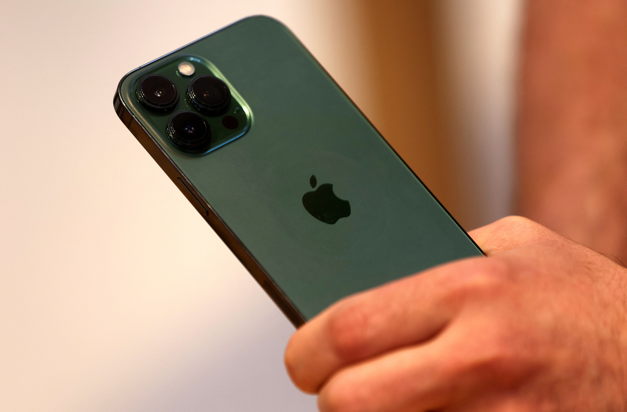 Apple âm thầm thử nghiệm RAM giá rẻ từ Trung Quốc cho iPhone - Ảnh 1.