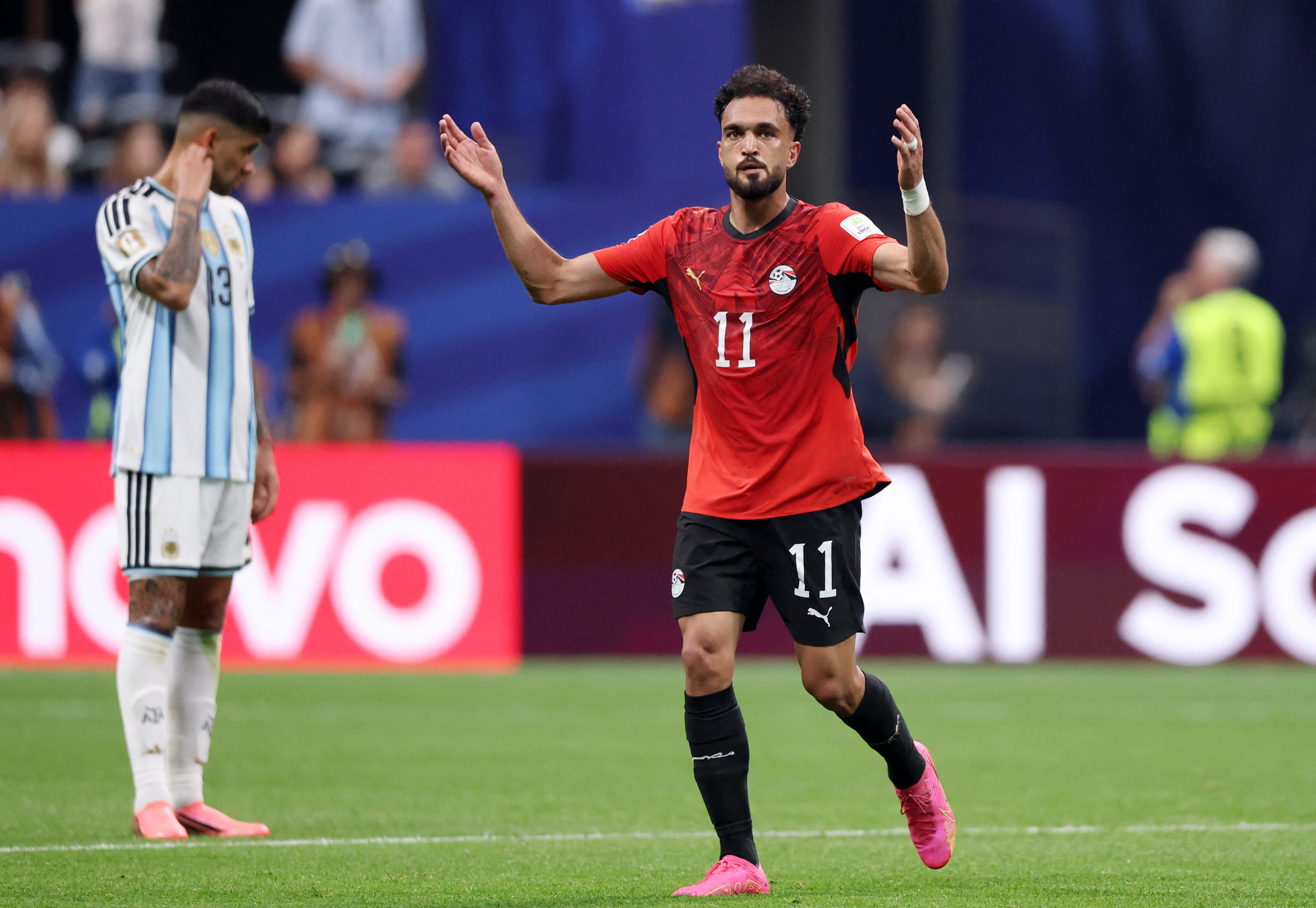 Từ tranh cãi trận Argentina - Ai Cập: VAR đang khiến World Cup vỡ vụn và mất cảm xúc? - Ảnh 1.