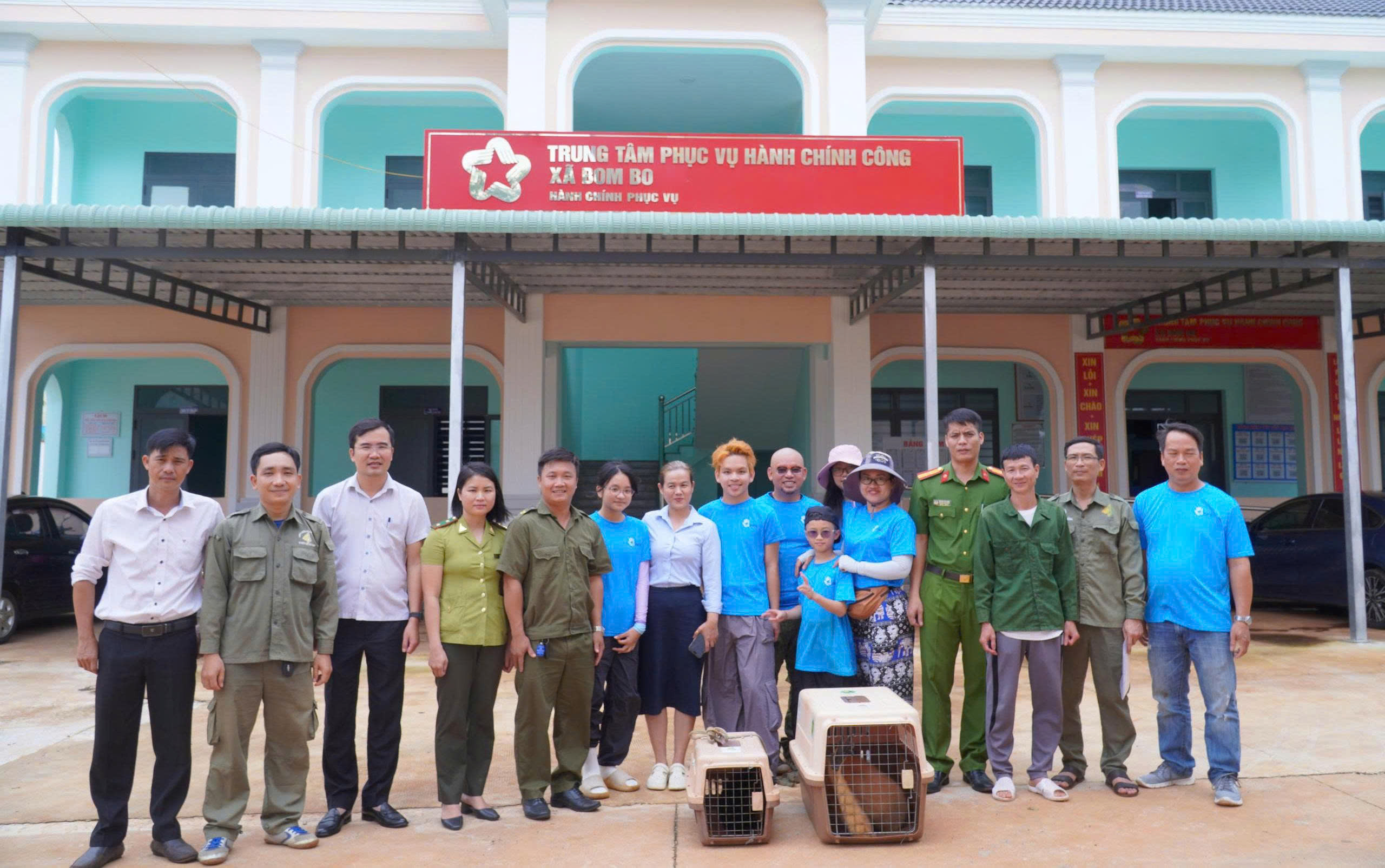 Đồng Nai: Người dân phát hiện 2 cá thể vượn má vàng quý hiếm trong vườn nhà- Ảnh 1.