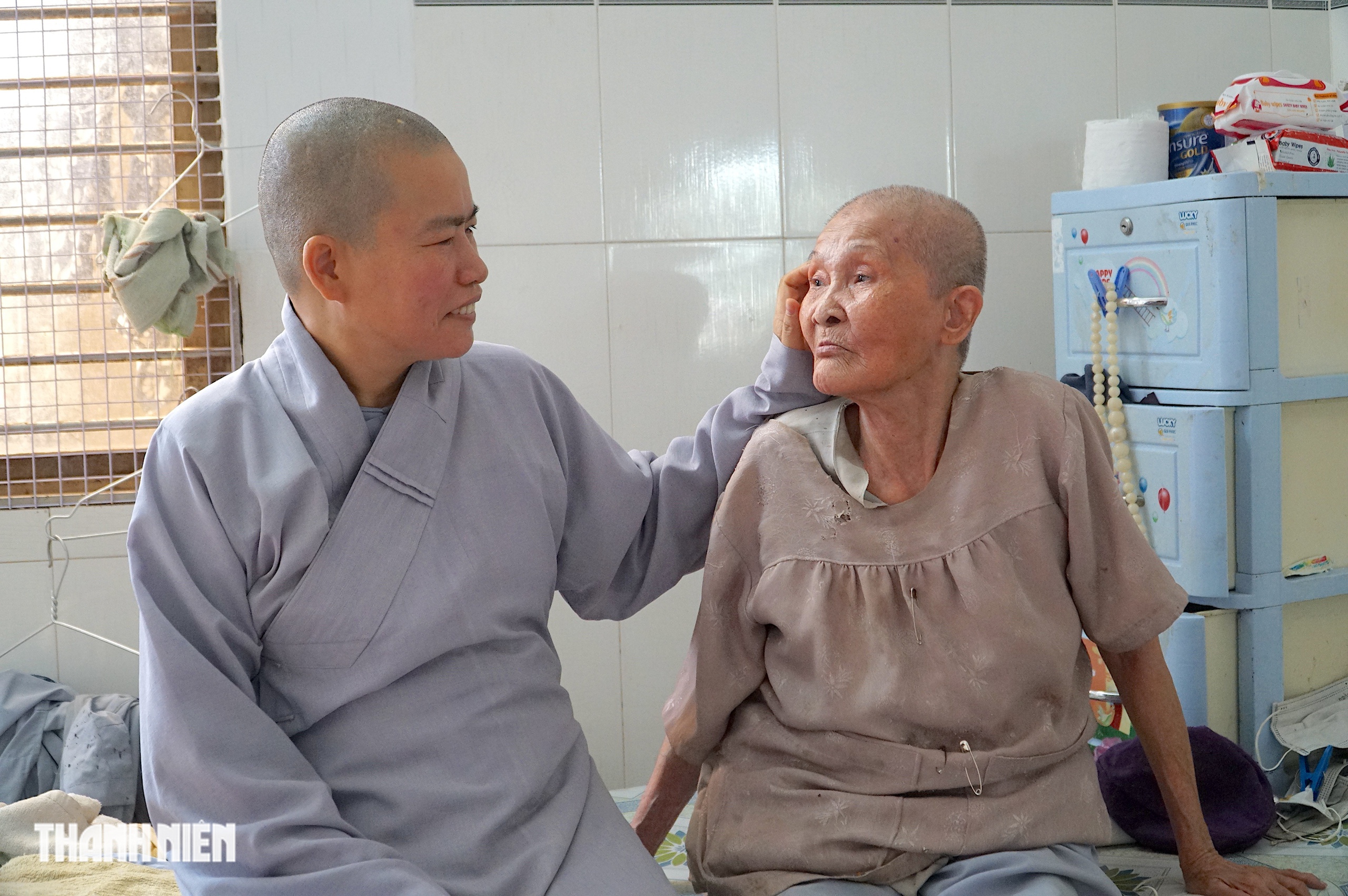 Đem đạo giúp đời: Ngôi chùa trong hẻm cưu mang hàng trăm cụ bà tuổi xế chiều - Ảnh 4.