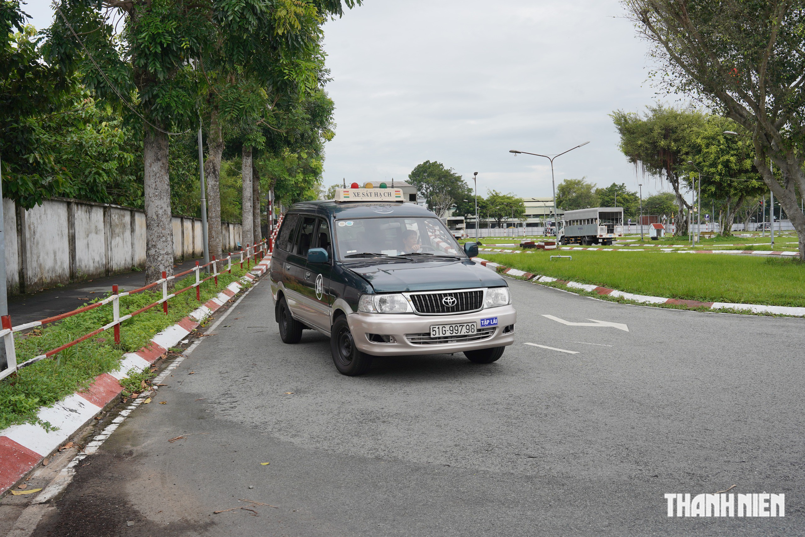 Thi giấy phép lái xe: Rớt lý thuyết có được thi tiếp thực hành? - Ảnh 2.