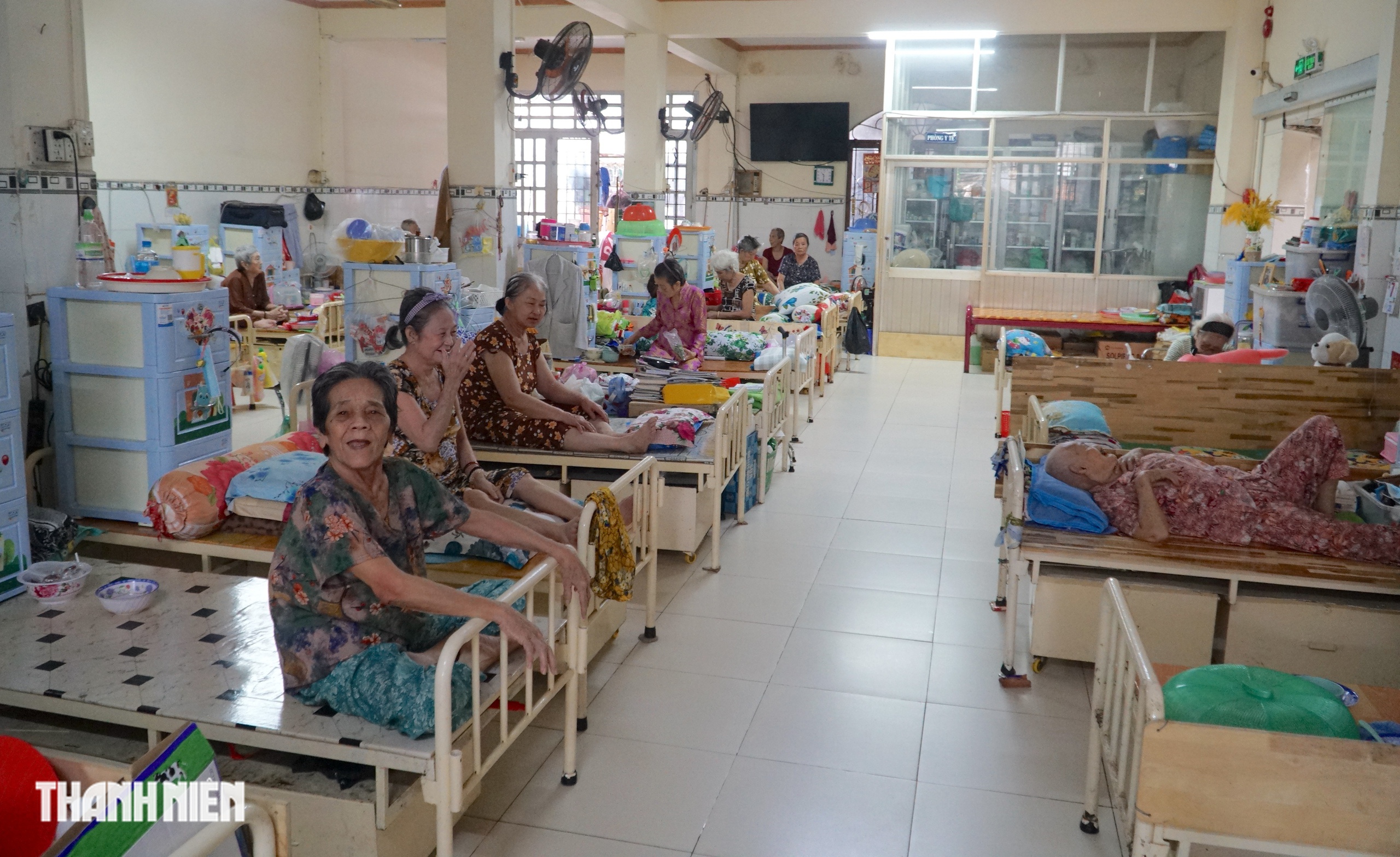 Đem đạo giúp đời: Ngôi chùa trong hẻm cưu mang hàng trăm cụ bà tuổi xế chiều - Ảnh 2.