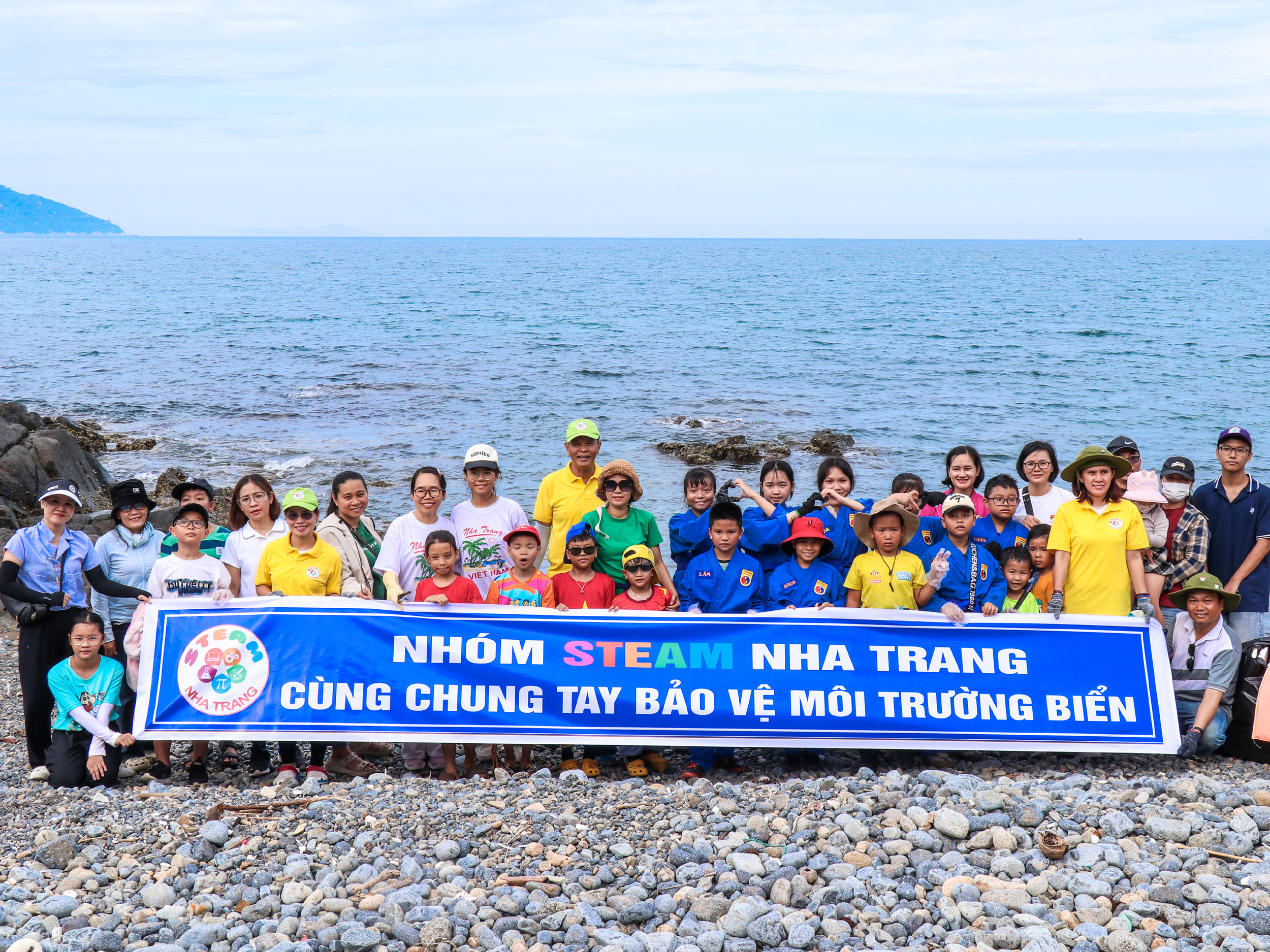 Đến Nha Trang, khám phá bãi biển không có cát dưới đèo Lương Sơn - Ảnh 5.