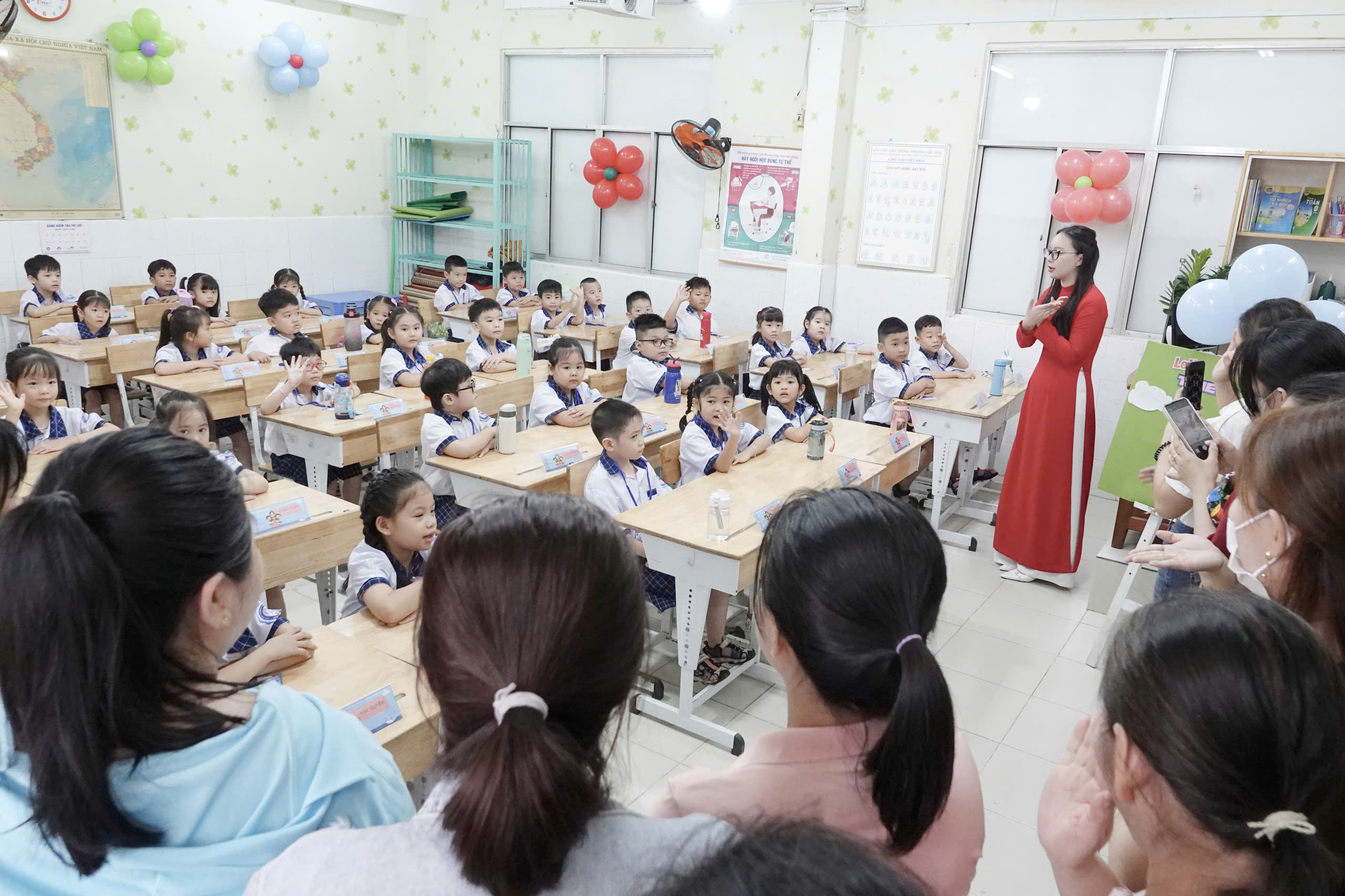 Từ năm học 2026-2027: 4 địa phương đầu ti&ecirc;n cả nước miễn ph&iacute; s&aacute;ch gi&aacute;o khoa  - Ảnh 4.