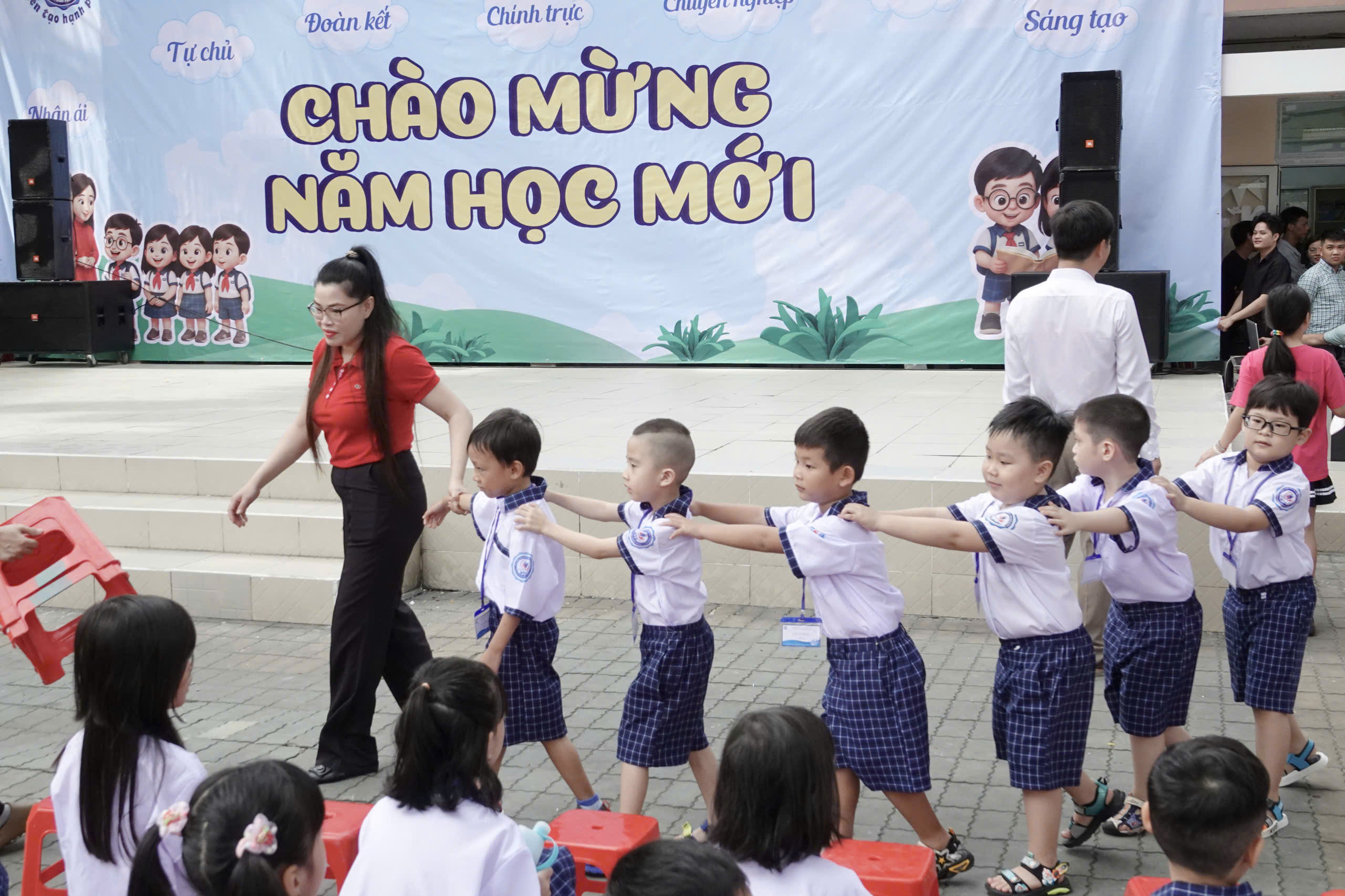 Từ năm học 2026-2027: 4 địa phương đầu ti&ecirc;n cả nước miễn ph&iacute; s&aacute;ch gi&aacute;o khoa  - Ảnh 1.