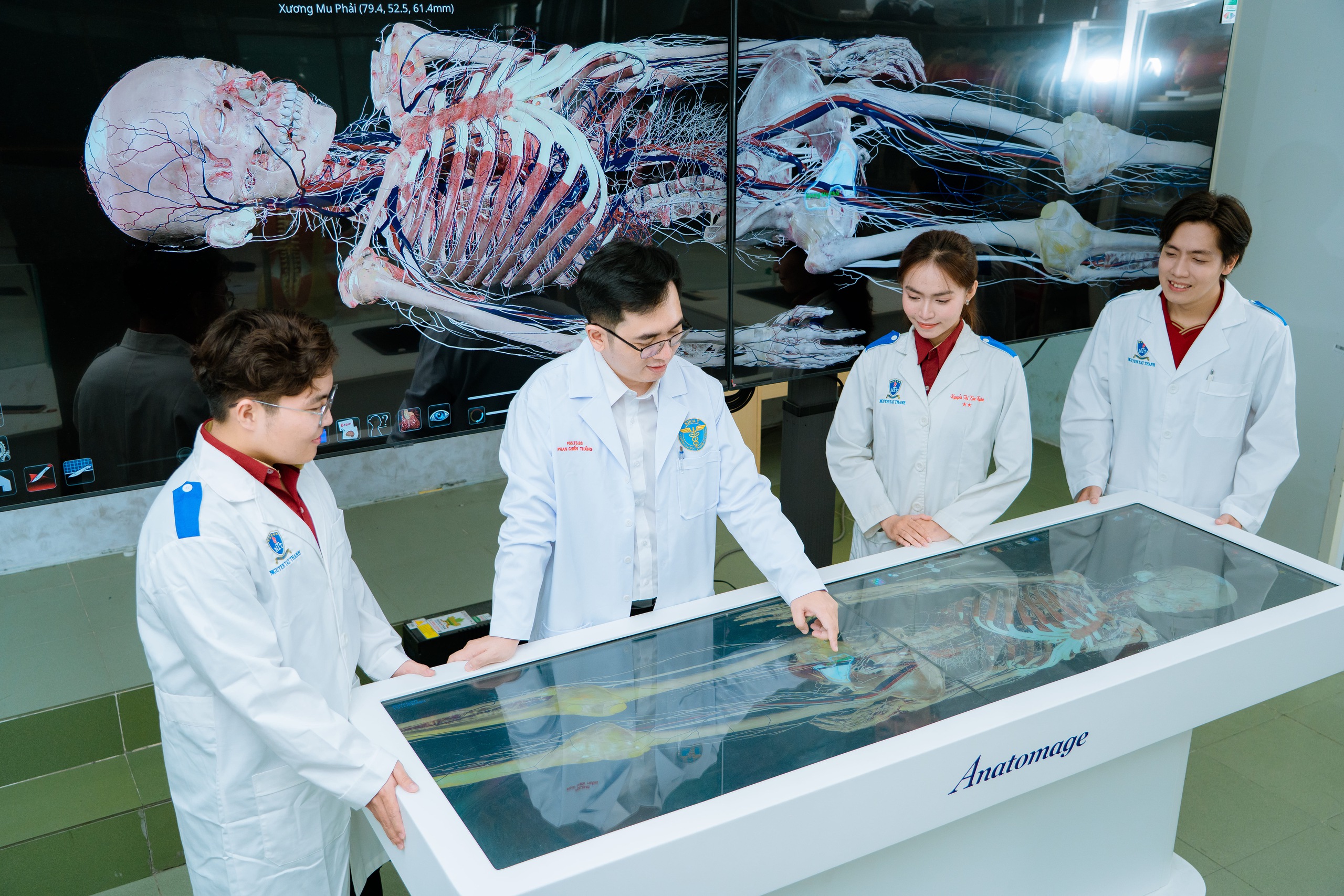 Trường ĐH Nguyễn Tất Th&agrave;nh lấy điểm s&agrave;n khối ng&agrave;nh y dược v&agrave; luật bao nhi&ecirc;u? - Ảnh 1.