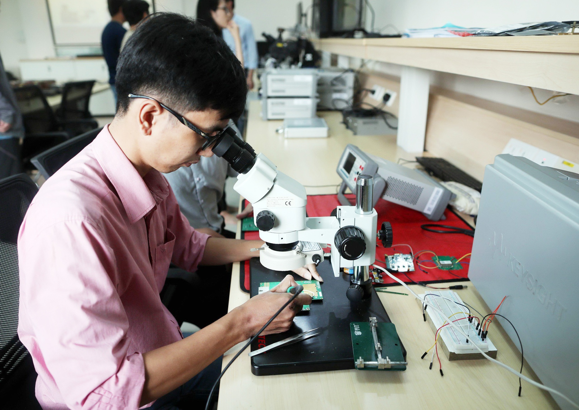 D&ugrave;ng vốn ngoại để n&acirc;ng cao nội lực: N&acirc;ng cấp 'bệ ph&oacute;ng'- Ảnh 1.