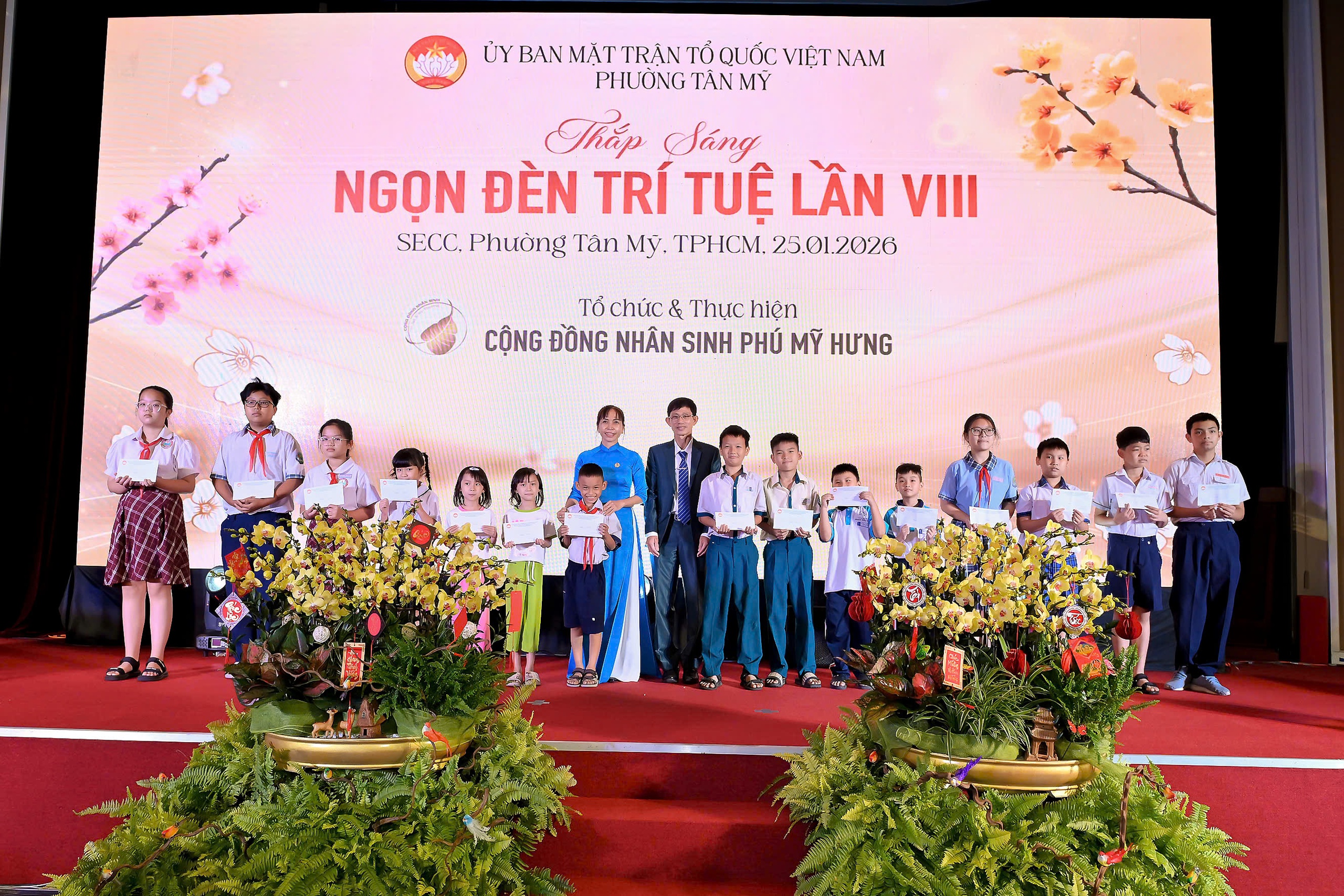 Đêm trắng ve chai giữ giấc mơ đến trường cho cậu bé mồ côi - Ảnh 4.
