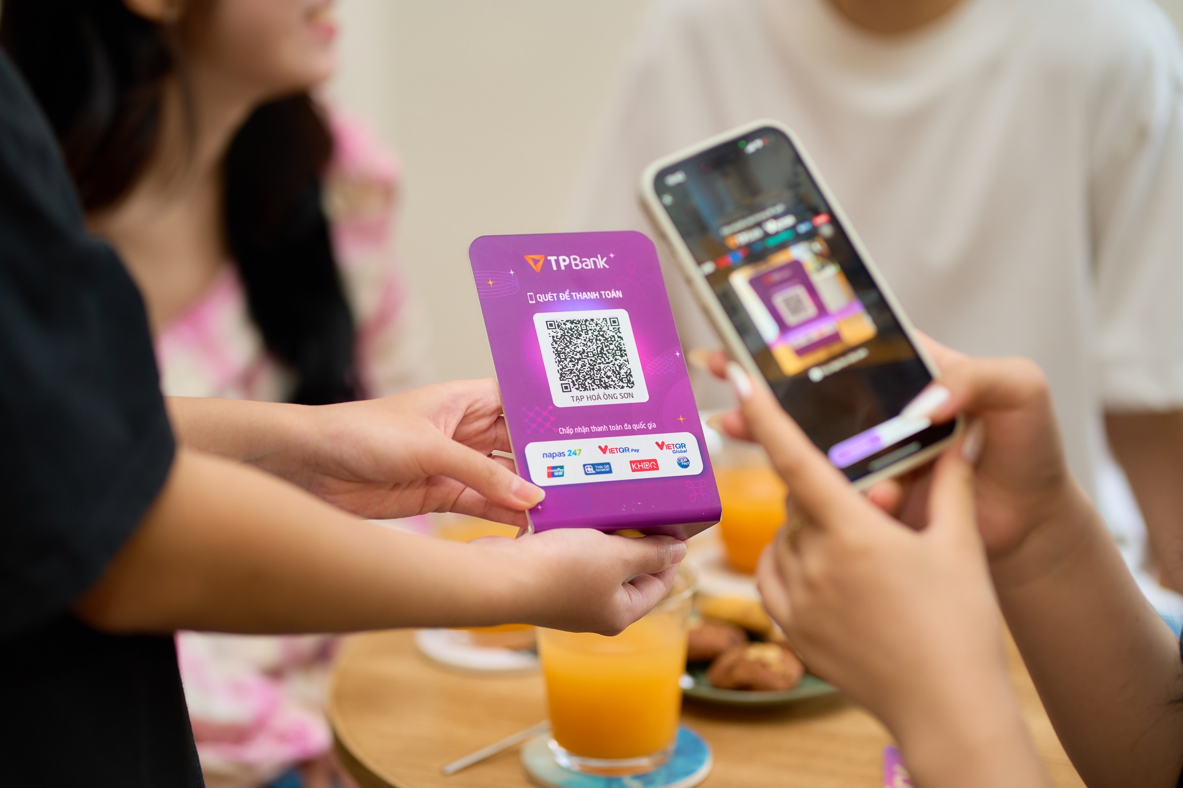 TPBank mở rộng kết nối thanh toán QR xuyên biên giới - Ảnh 2.