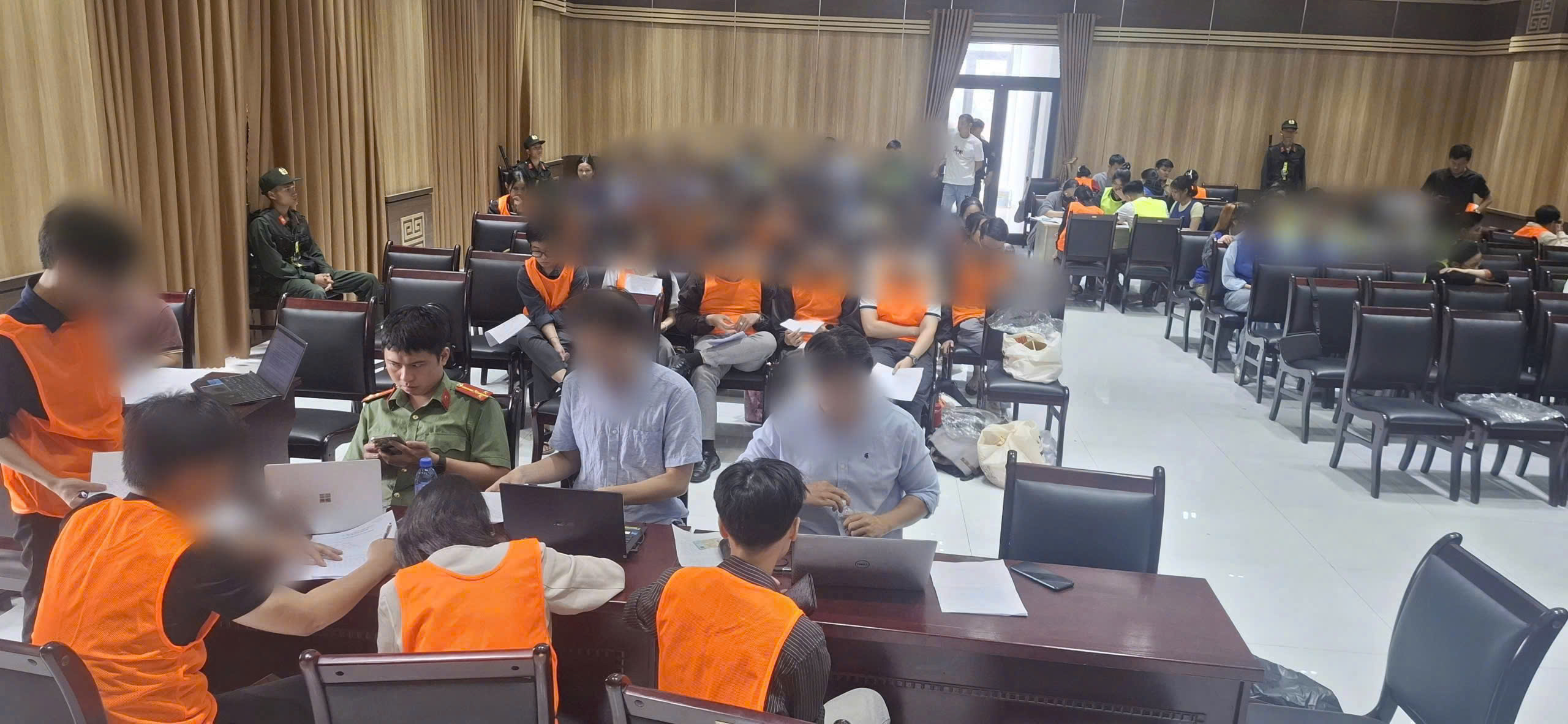 Khởi tố 2 người cầm đầu đường dây tiền ảo đa cấp, chiếm đoạt hơn 11 tỉ đồng- Ảnh 1.