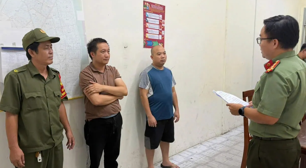 Khởi tố 2 người cầm đầu đường dây tiền ảo đa cấp, chiếm đoạt hơn 11 tỉ đồng- Ảnh 2.