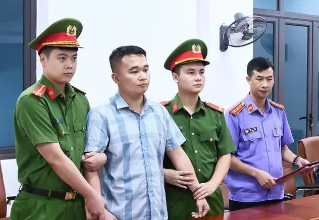 Khởi tố th&ecirc;m 15 người trong vụ bất thường điểm 10 to&aacute;n tại Tuy&ecirc;n Quang- Ảnh 1.
