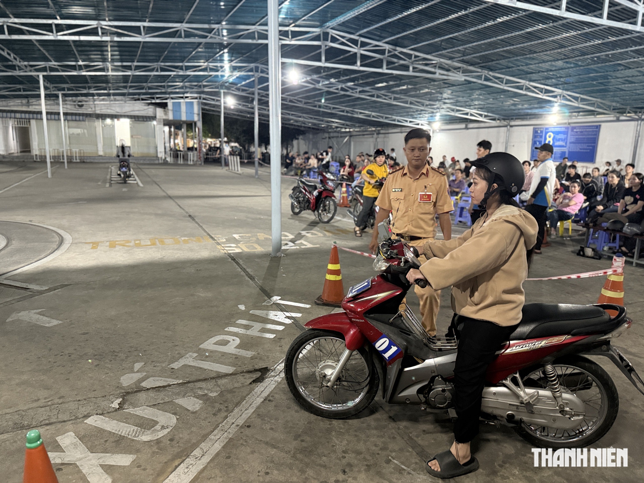 Từ 1.1.2028, thi giấy phép lái xe máy: Ngoài vòng số 8 còn thêm 11 tình huống - Ảnh 2.