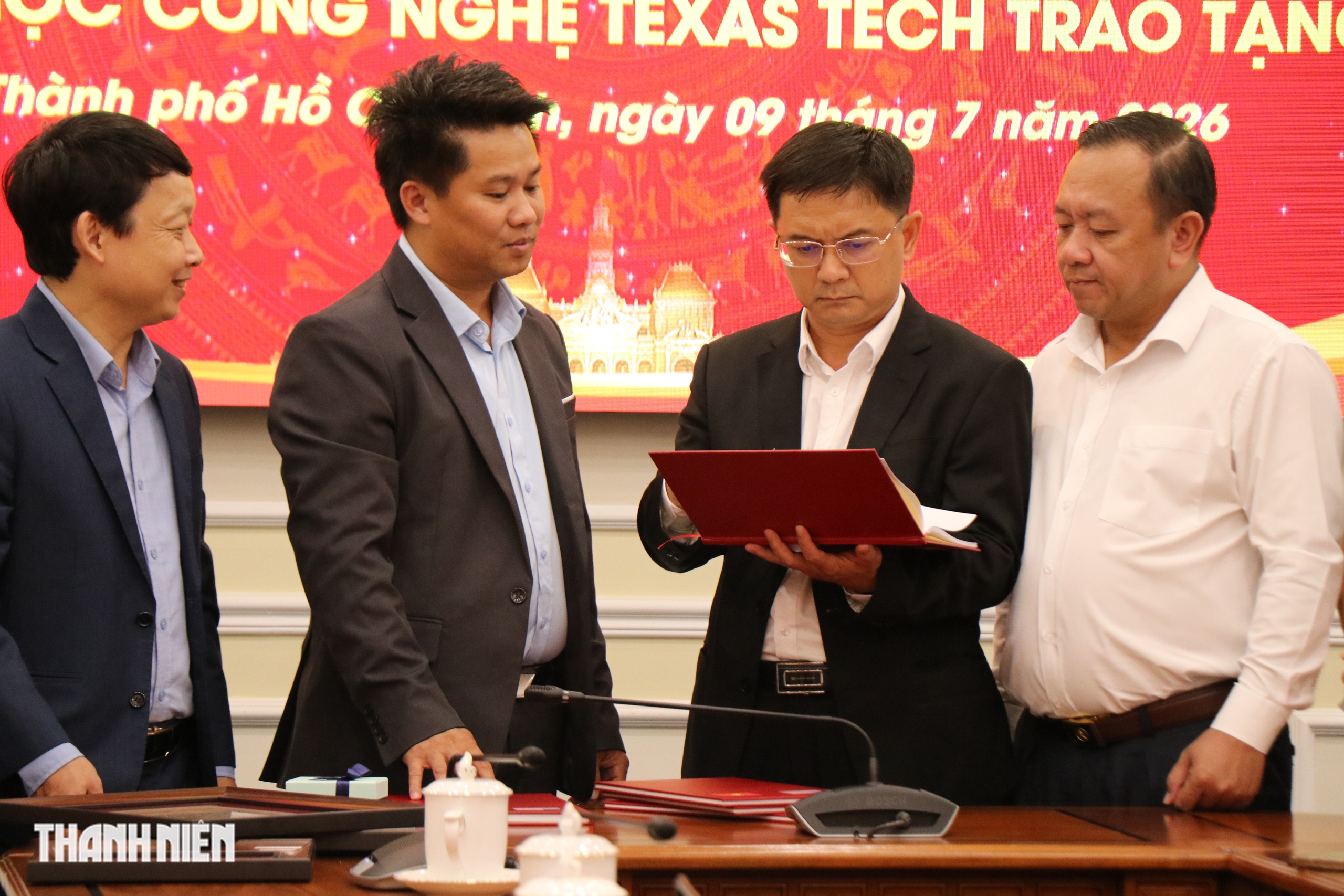 TP.HCM nhận nhiều tư liệu chôn cất liệt sĩ đơn vị 962, bệnh viện K76A - Ảnh 2.
