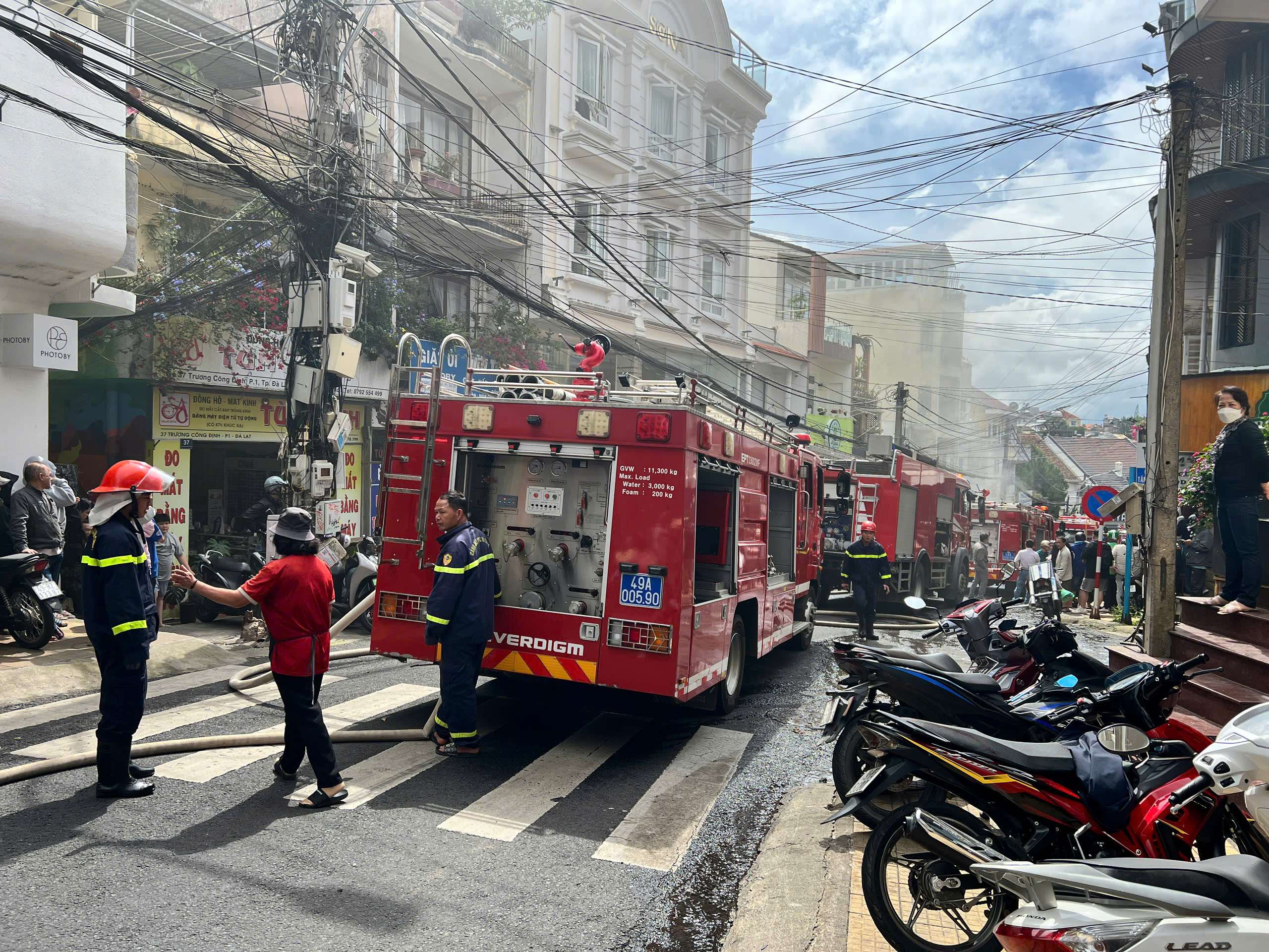 Cháy nhà giữa trung tâm Đà Lạt, một người tử vong- Ảnh 2.