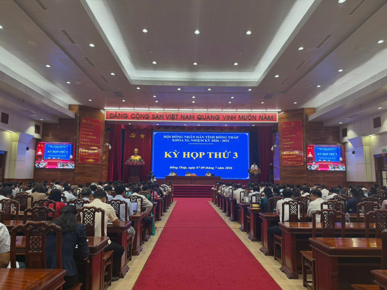 Nhiều vấn đề 'nóng' được nêu tại phiên họp HĐND tỉnh Đồng Tháp - Ảnh 1.