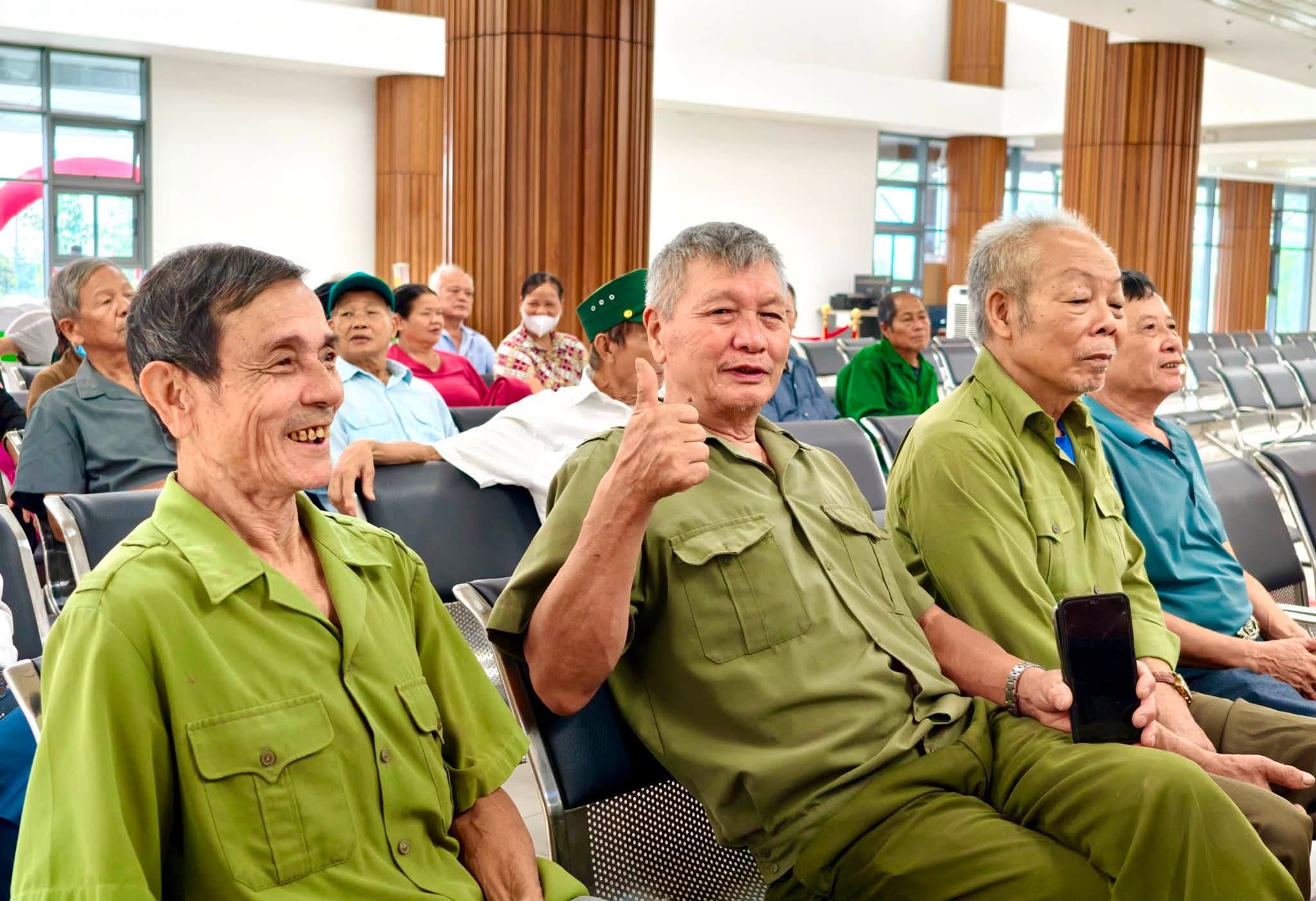 Bệnh viện Việt Đức cơ sở Ninh Bình đón ca cấp cứu đầu tiên ngày mở cửa - Ảnh 2.