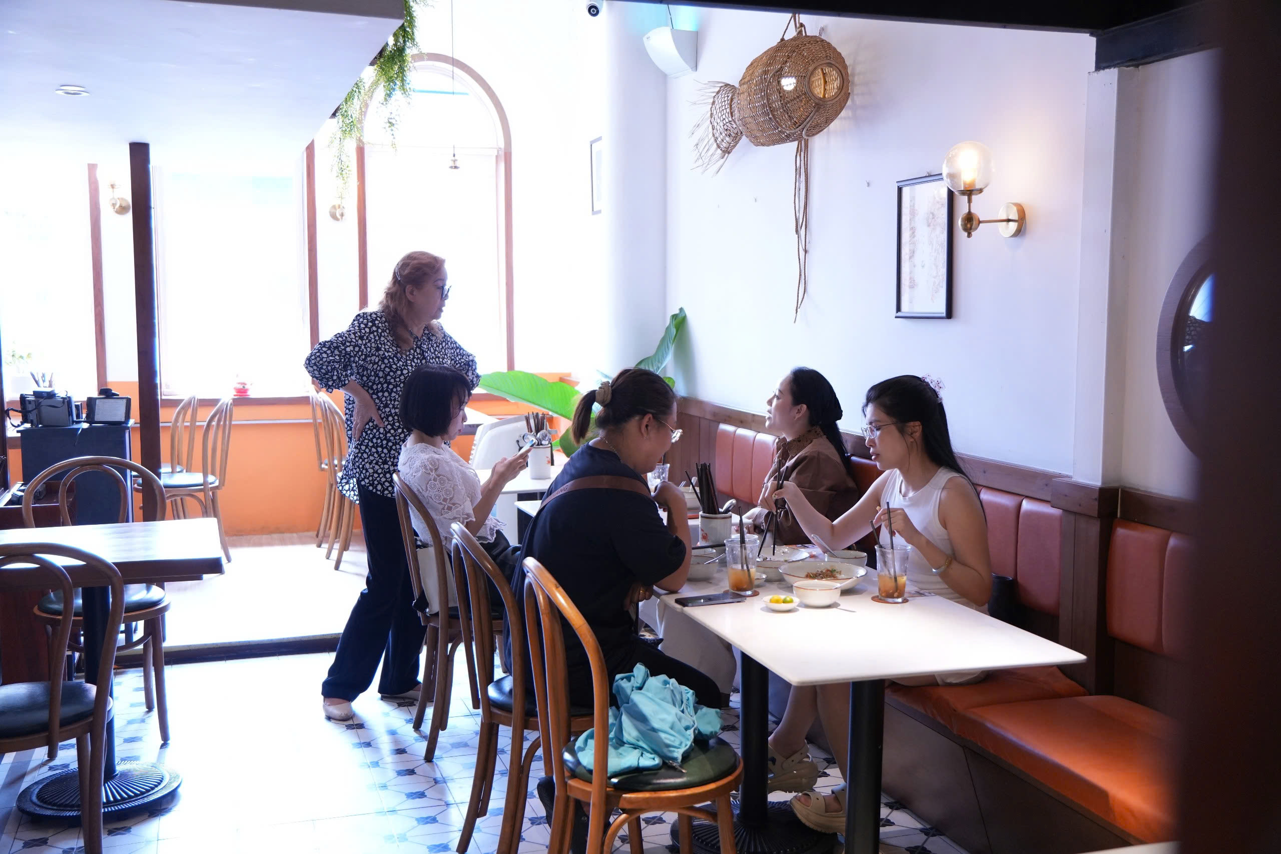 B&aacute;nh đa cua D&igrave; L&yacute; &ndash; thương hiệu ẩm thực th&uacute; vị giữa S&agrave;i G&ograve;n - Ảnh 6.