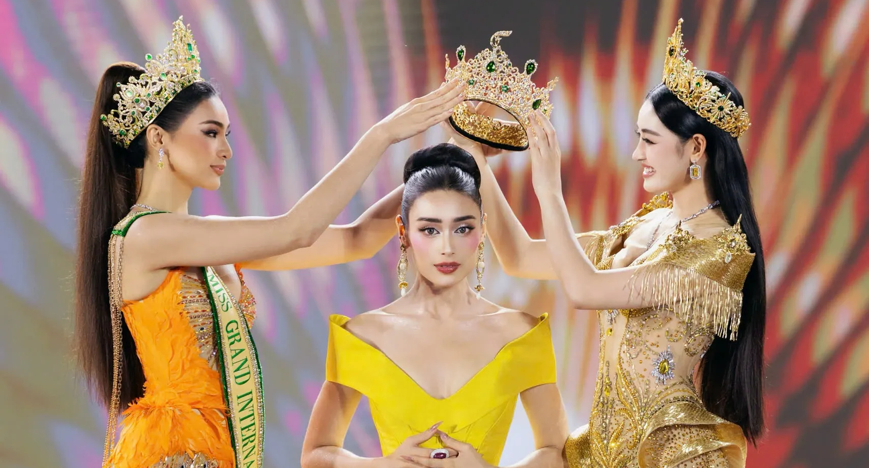 Mẹ của 'bông hồng lai' Emoura Phạm: 'Mọi người đi ngủ, con vẫn ngồi học tiếng Việt' - Ảnh 1.