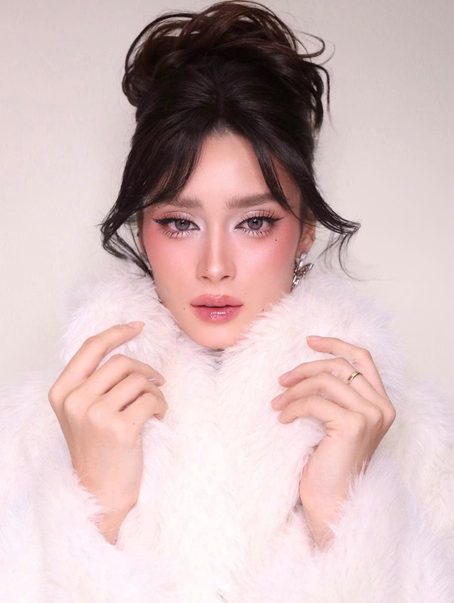 Nhan sắc đời thường của 'b&ocirc;ng hồng lai' vừa đăng quang Miss Grand Vietnam  - Ảnh 2.