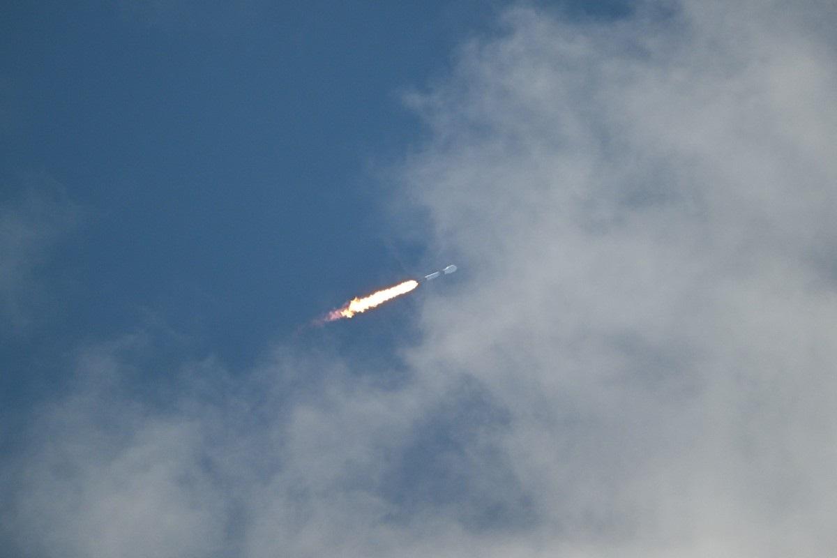 Tên lửa SpaceX sắp đâm vào mặt trăng - Ảnh 1.