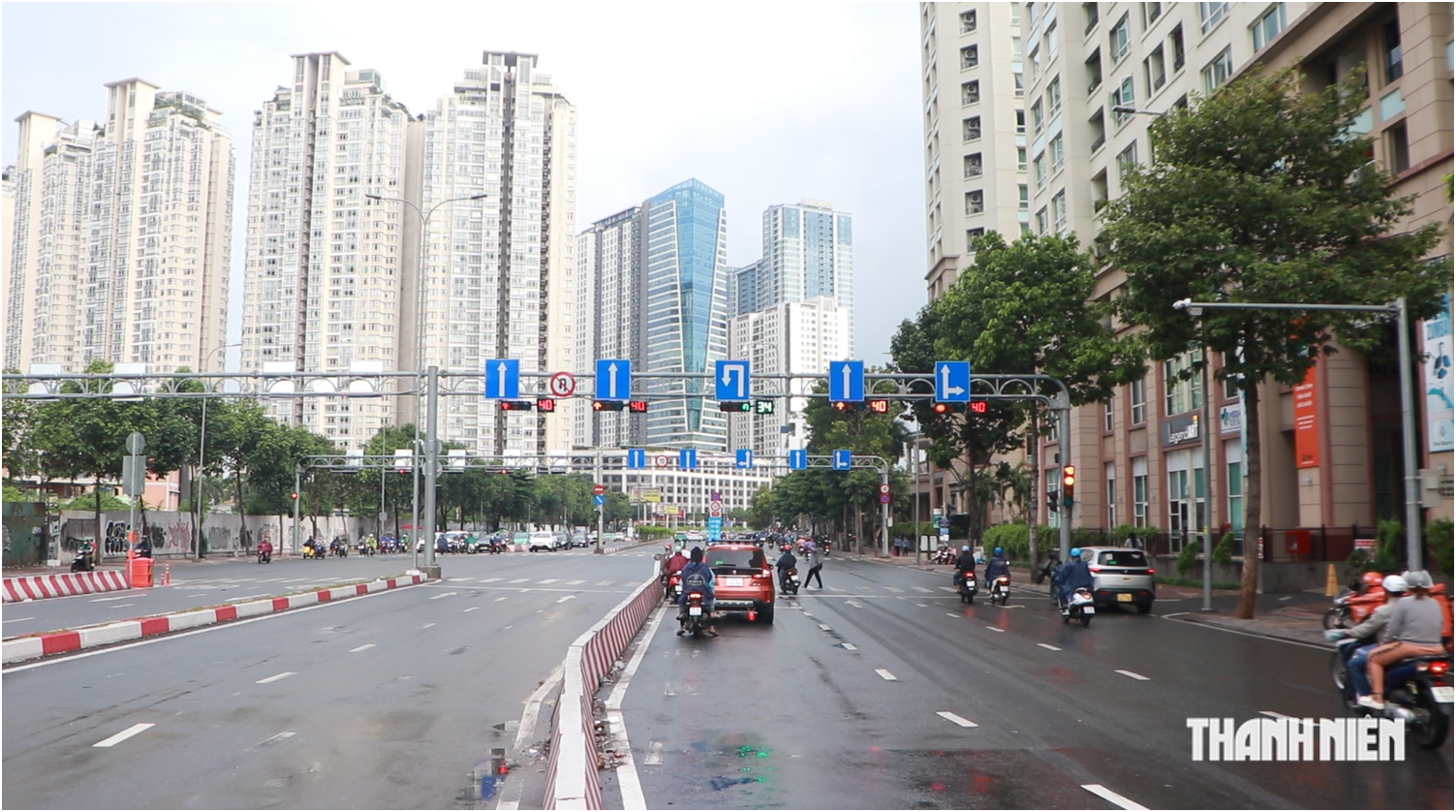 Người dân nói gì sau một tuần phân làn trên đường Nguyễn Hữu Cảnh? - Ảnh 1.
