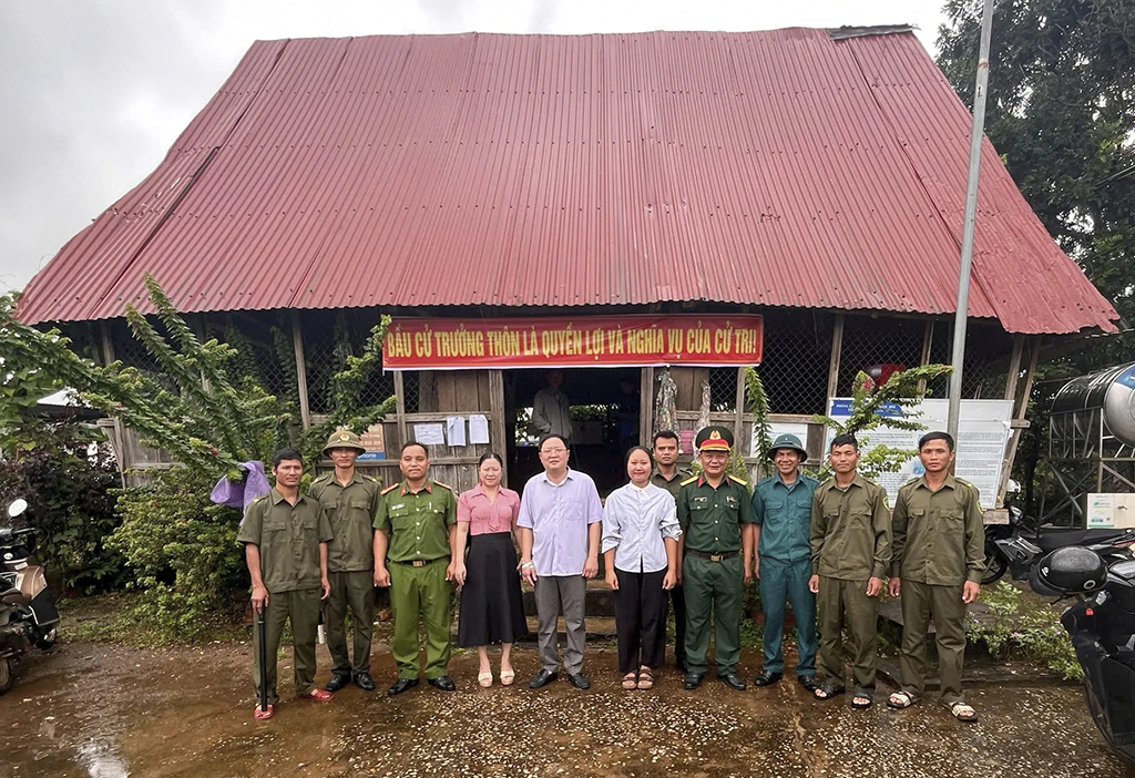Trưởng thôn hành động: Y Dứa ở vùng biên Đăk BLái- Ảnh 5.