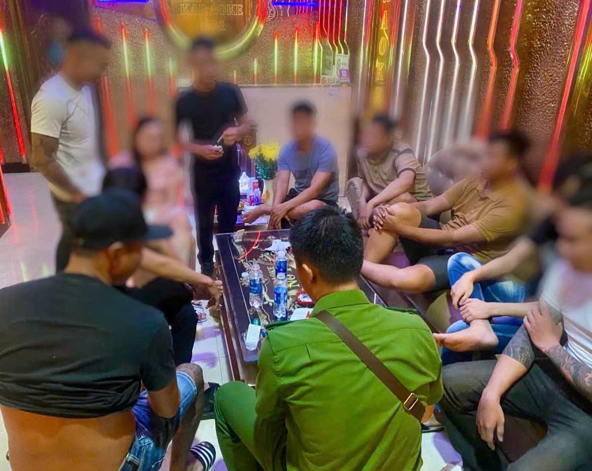 Thiếu tướng Nguyễn Hữu Hợp yêu cầu quyết liệt 'làm sạch' địa bàn ma túy- Ảnh 3.