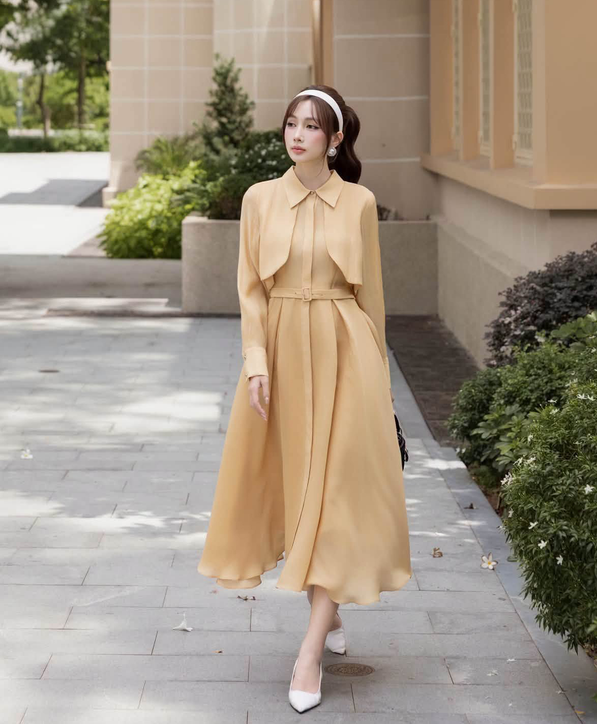 Váy sơ mi cổ đức 'tái sinh' vẻ ngoài thanh lịch, chuyên nghiệp- Ảnh 2.