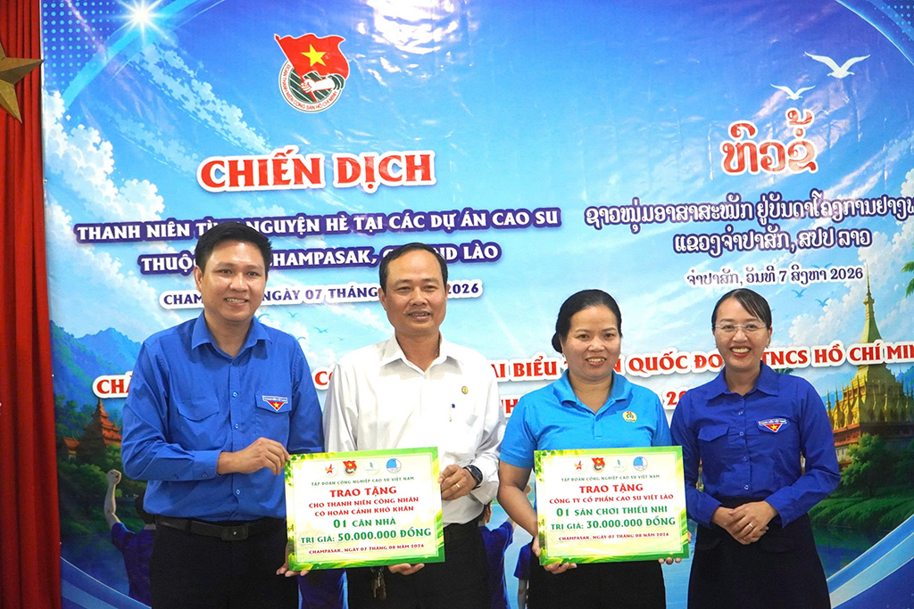 Lan tỏa yêu thương đến những nông trường cao su trên nước bạn Lào - Ảnh 2.
