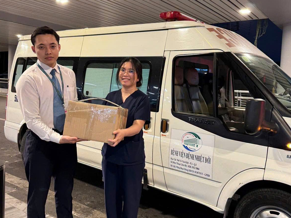 Đưa thuốc đặc trị từ Hà Nội vào TP.HCM cứu bệnh nhân sốt rét ác tính - Ảnh 2.