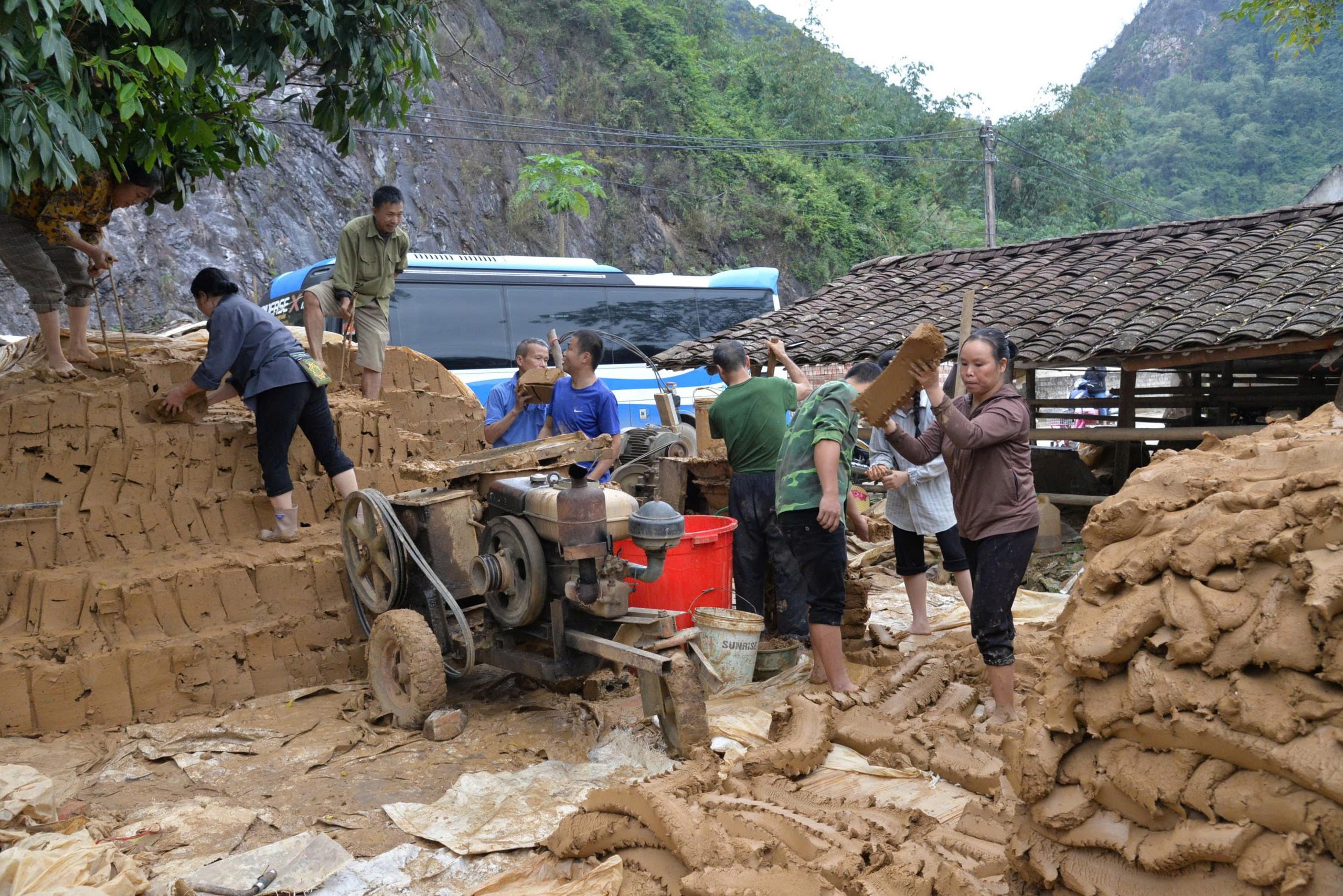 Giữ lửa l&ograve; ng&oacute;i &acirc;m dương trăm năm ở Bắc Sơn- Ảnh 4.