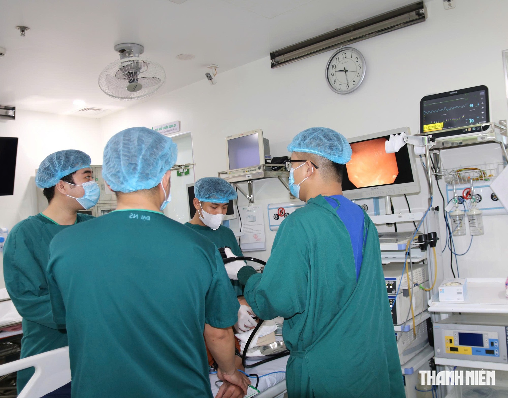 Hà Nội: Giám đốc Sở Y tế cấp phép hành nghề cho bác sĩ nước ngoài- Ảnh 1.