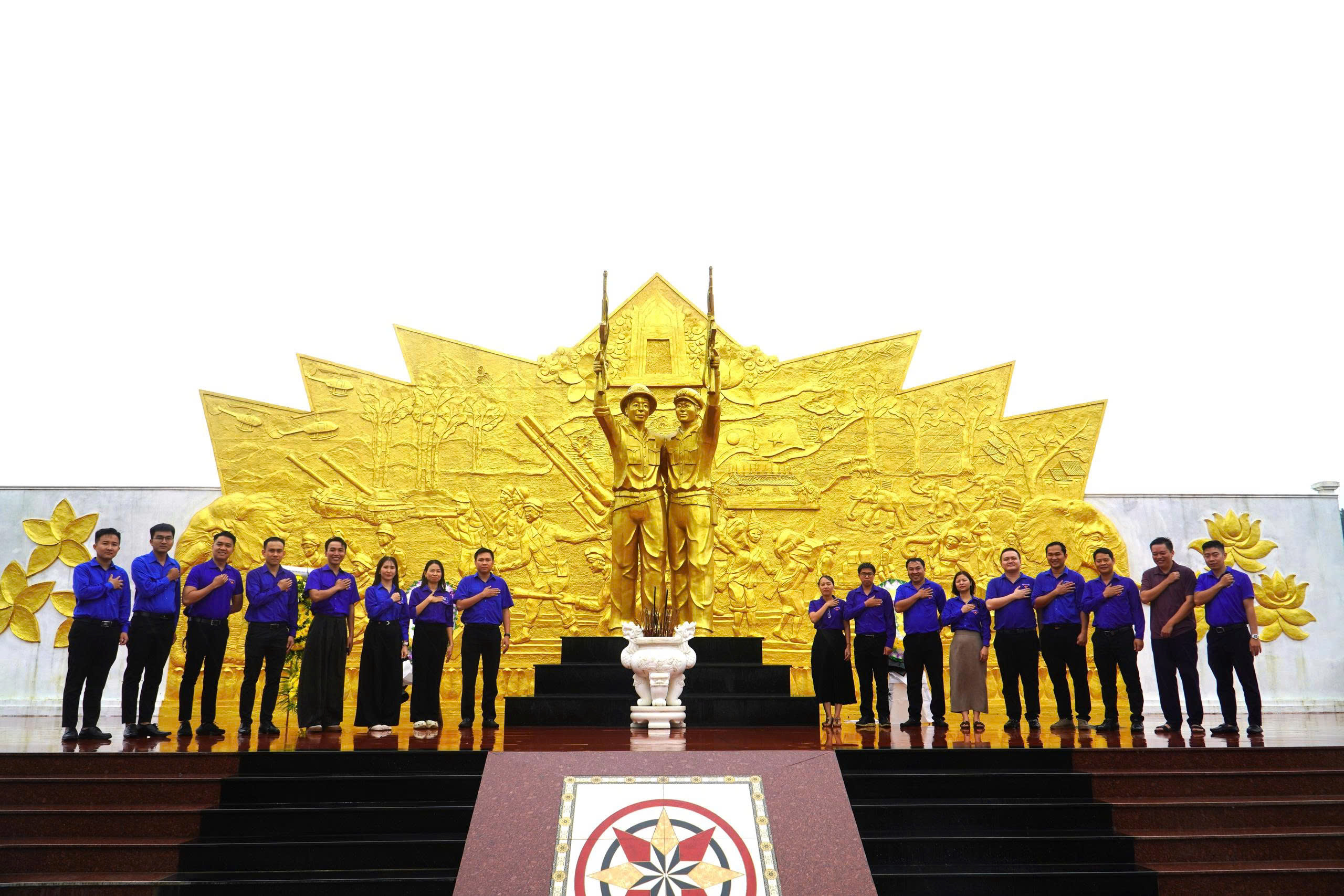Lan tỏa yêu thương đến những nông trường cao su trên nước bạn Lào - Ảnh 1.