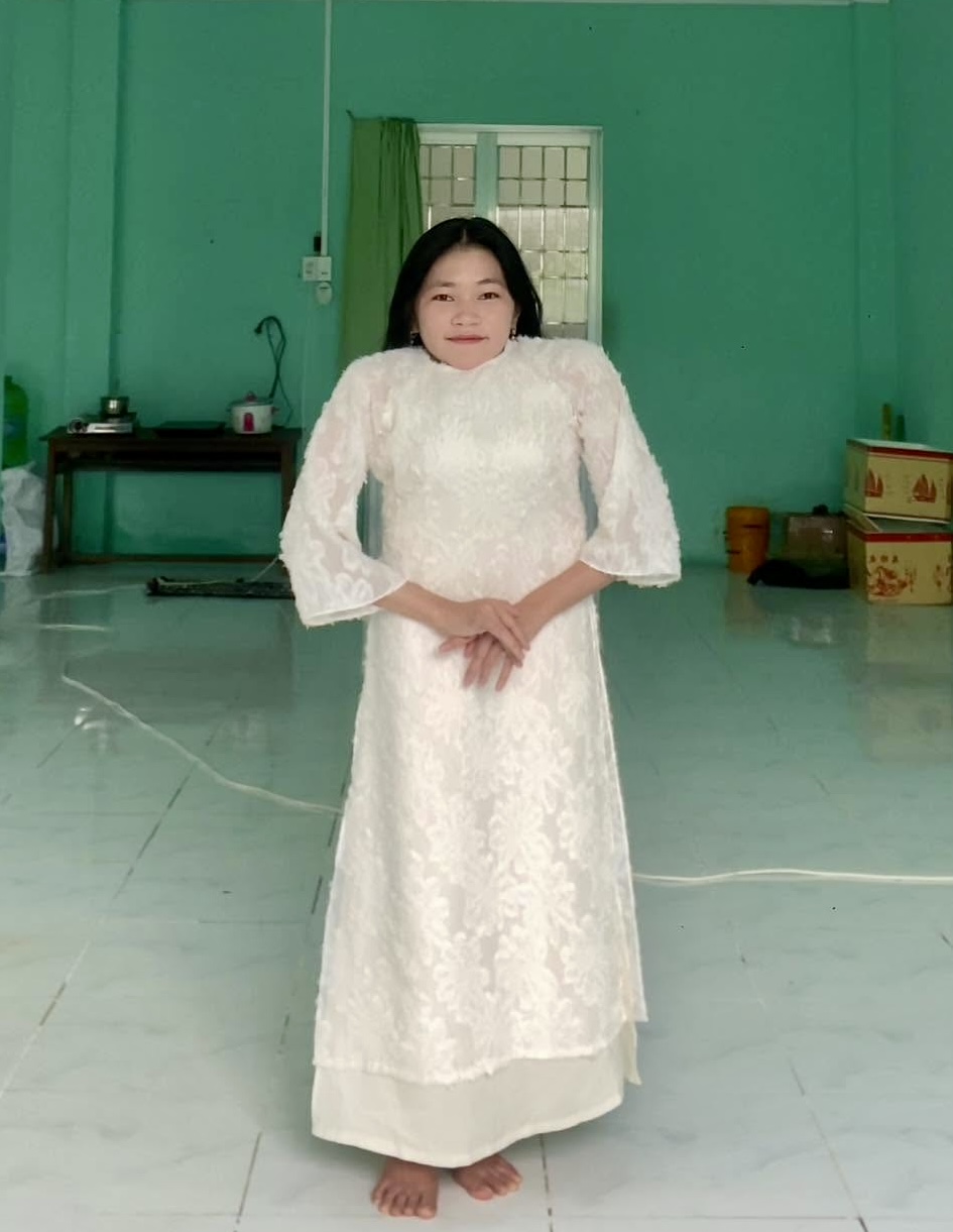 Cô giáo cao 1,23 m và những chuyến đò đến lớp - Ảnh 2.