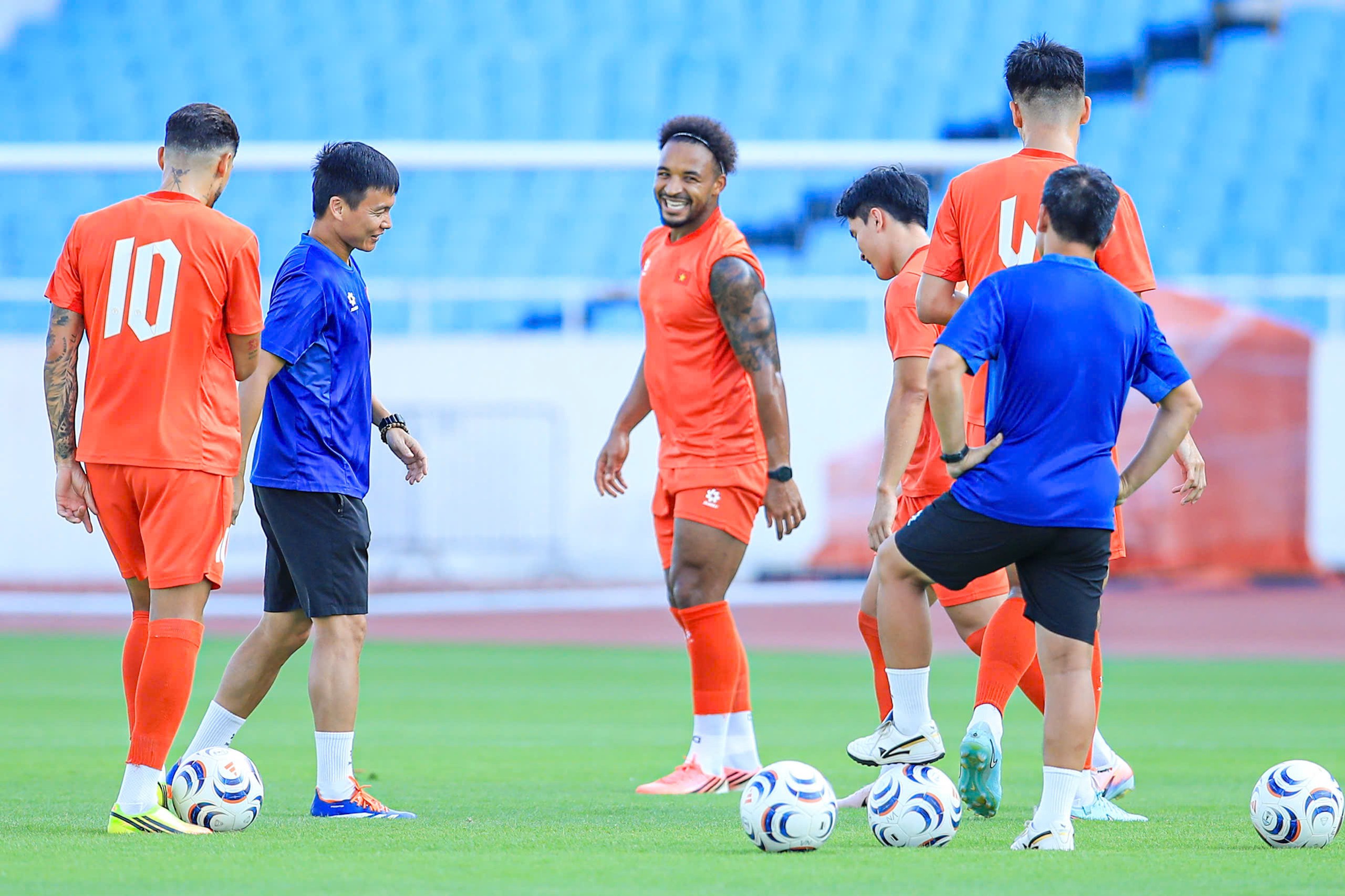 Đội tuyển Việt Nam không ai đau ốm, bất ngờ tập sân Mỹ Đình trước ngày sang Malaysia - Ảnh 9.