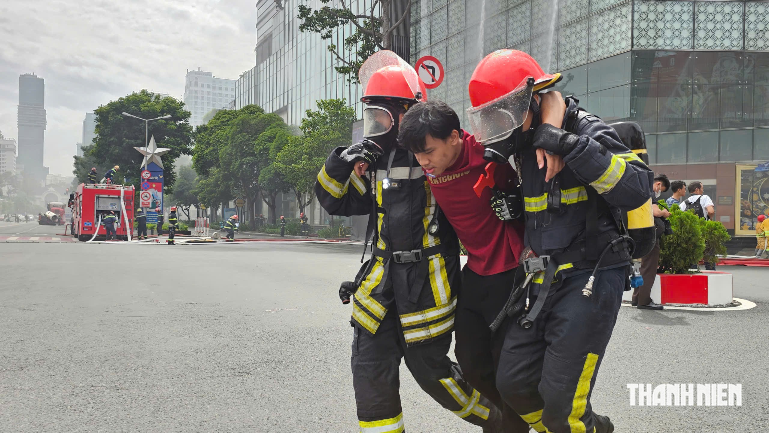 Huy động 3.000 người thực tập phương án chữa cháy tại tòa nhà Saigon Centre - Ảnh 5.