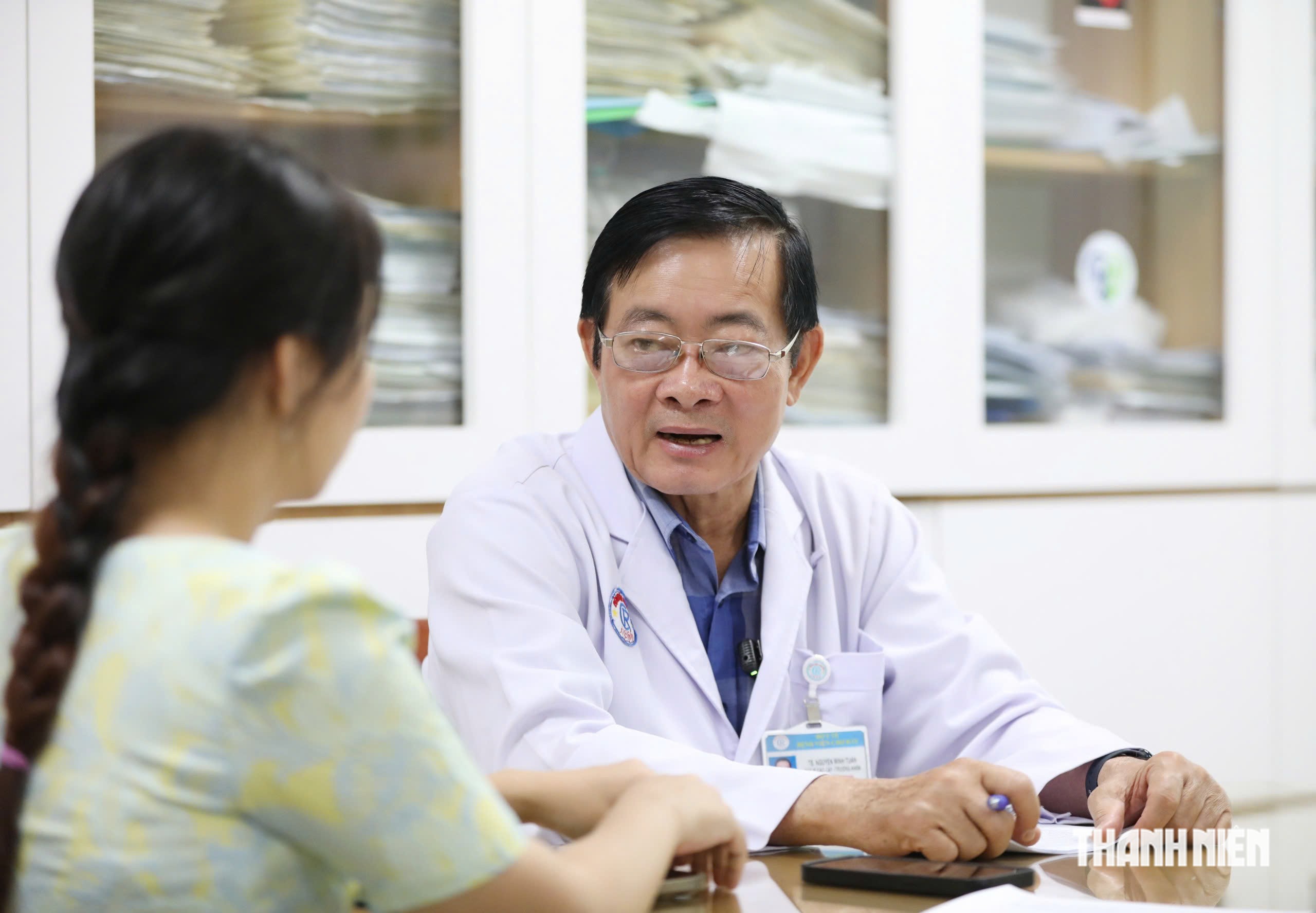 Trắng đêm ở phòng chạy thận: Nơi áp lực màng lọc đè nặng phận người - Ảnh 3.