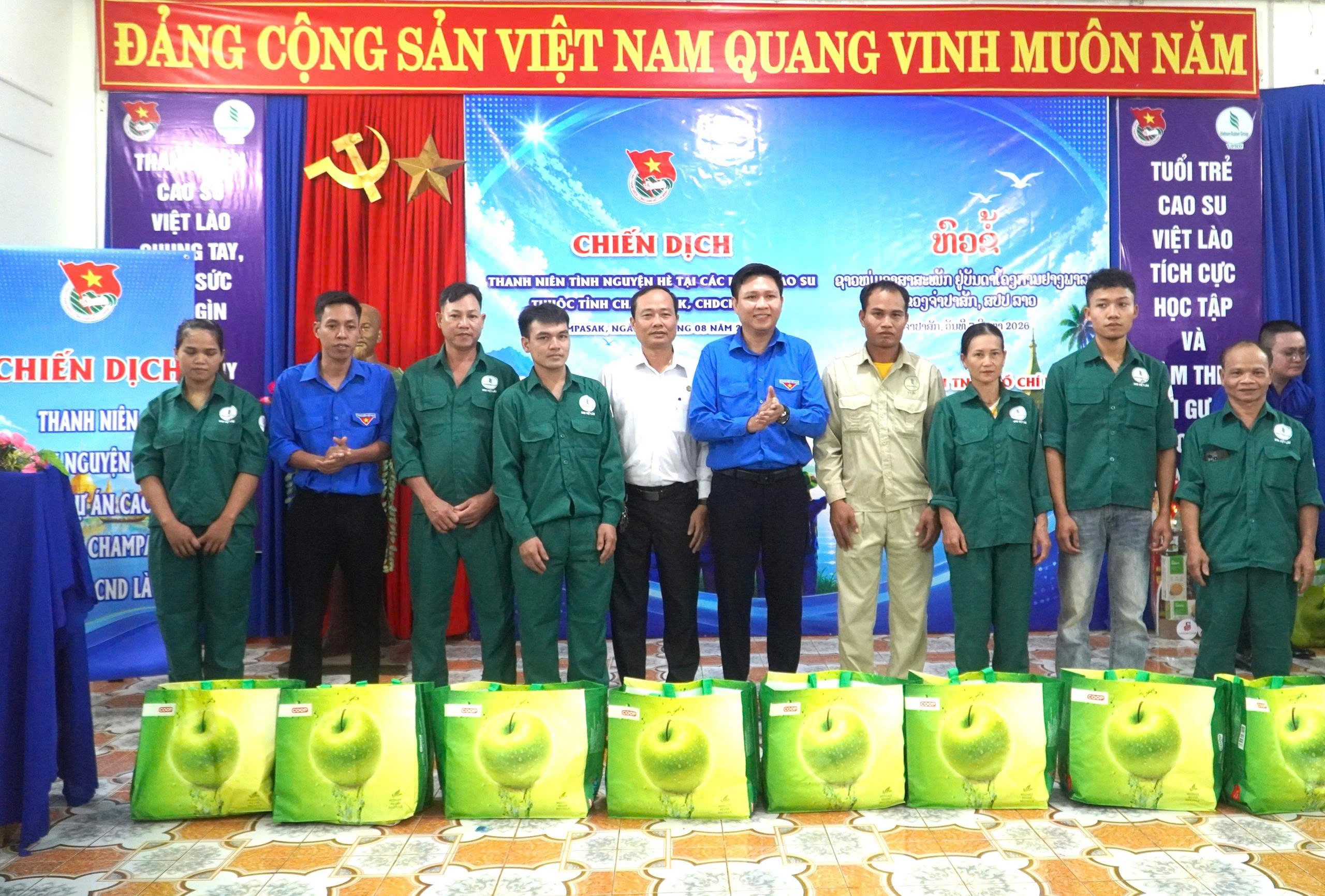 Lan tỏa yêu thương đến những nông trường cao su trên nước bạn Lào - Ảnh 4.