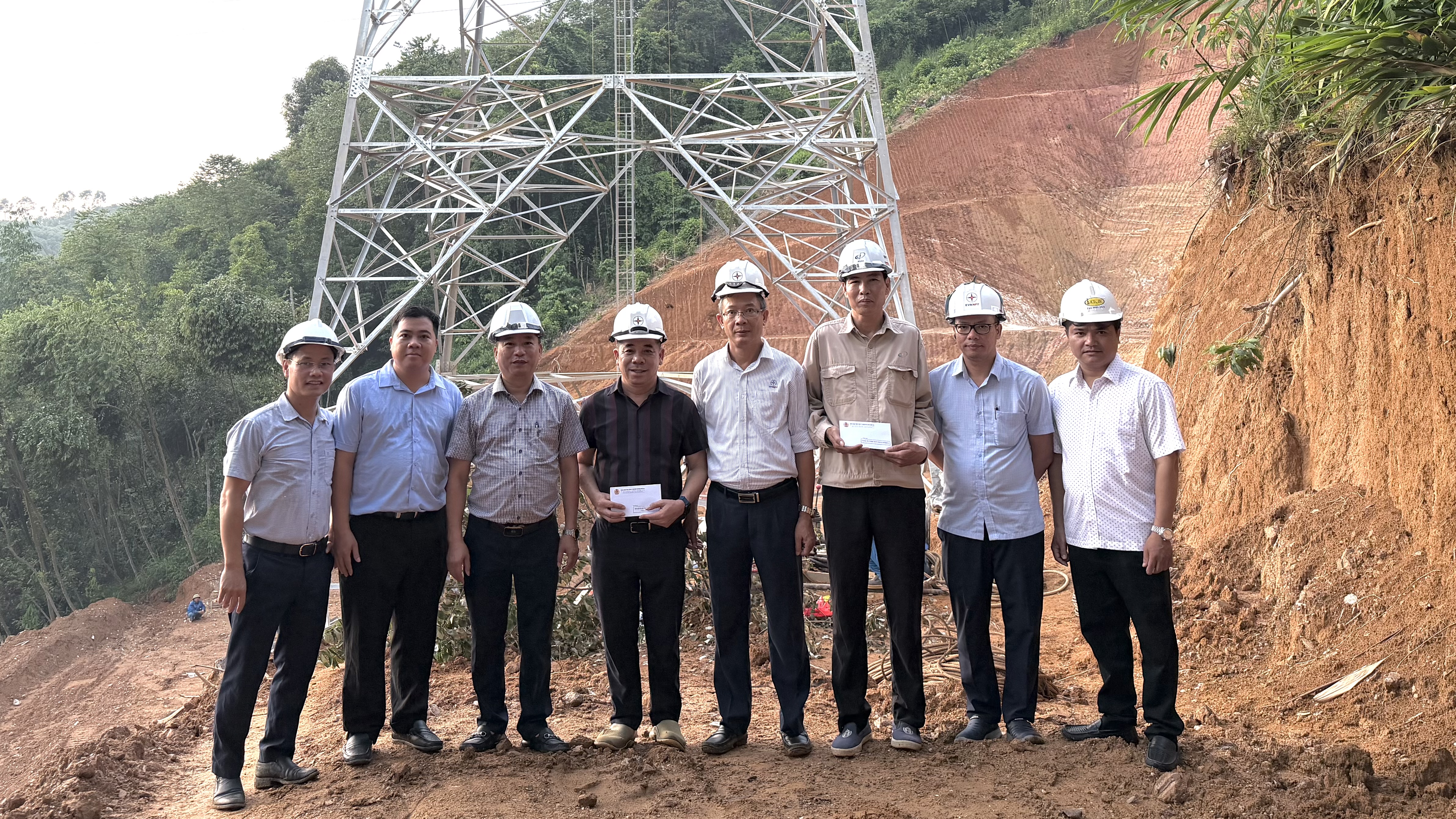 EVNNPT đôn đốc tiến độ đường dây 220 kV Than Uyên - 500 kV Lào Cai - Ảnh 4.
