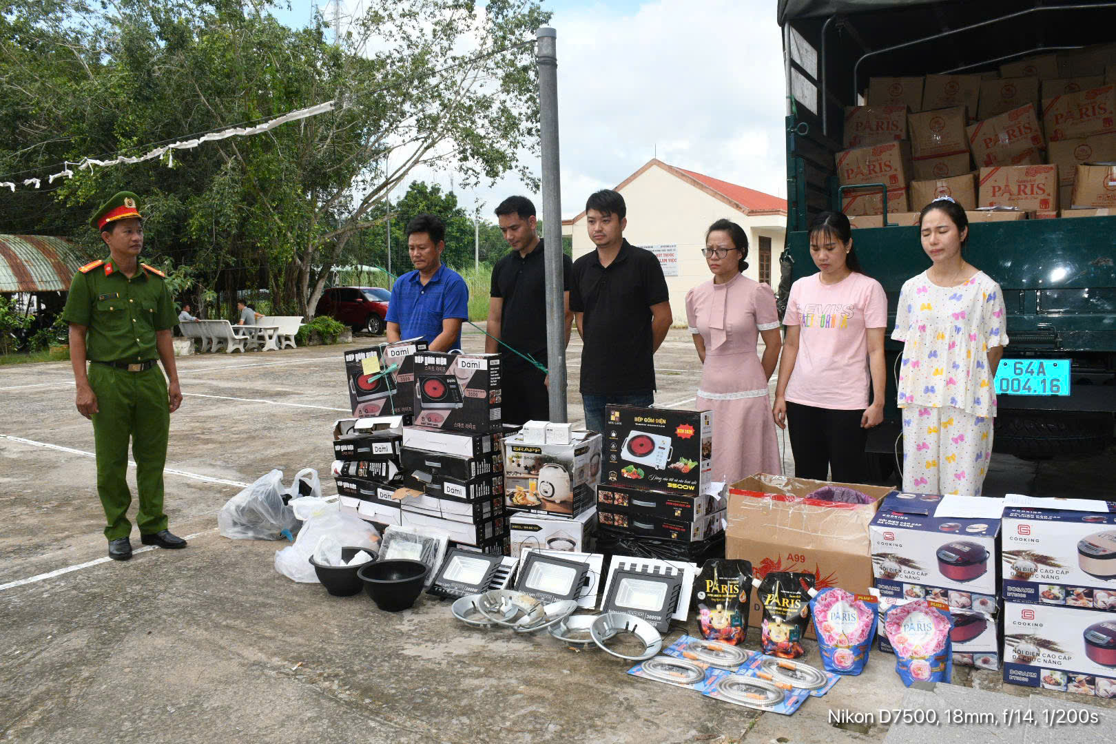 Vạch trần chiêu "tặng quà, bán hàng dỏm" - Ảnh 1.