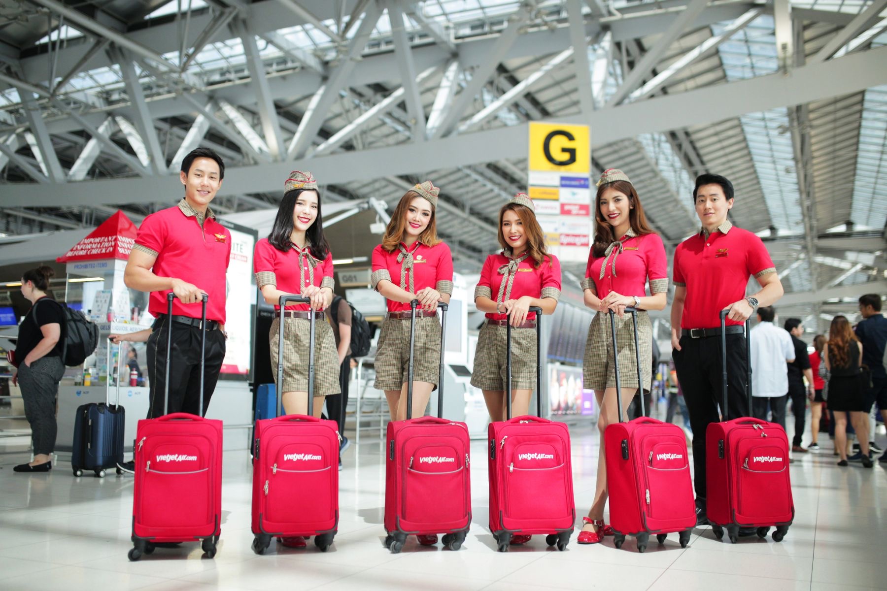 Sắc đỏ Vietjet được bình chọn ‘Đồng phục tiếp viên hàng không đẹp nhất thế giới’- Ảnh 1.