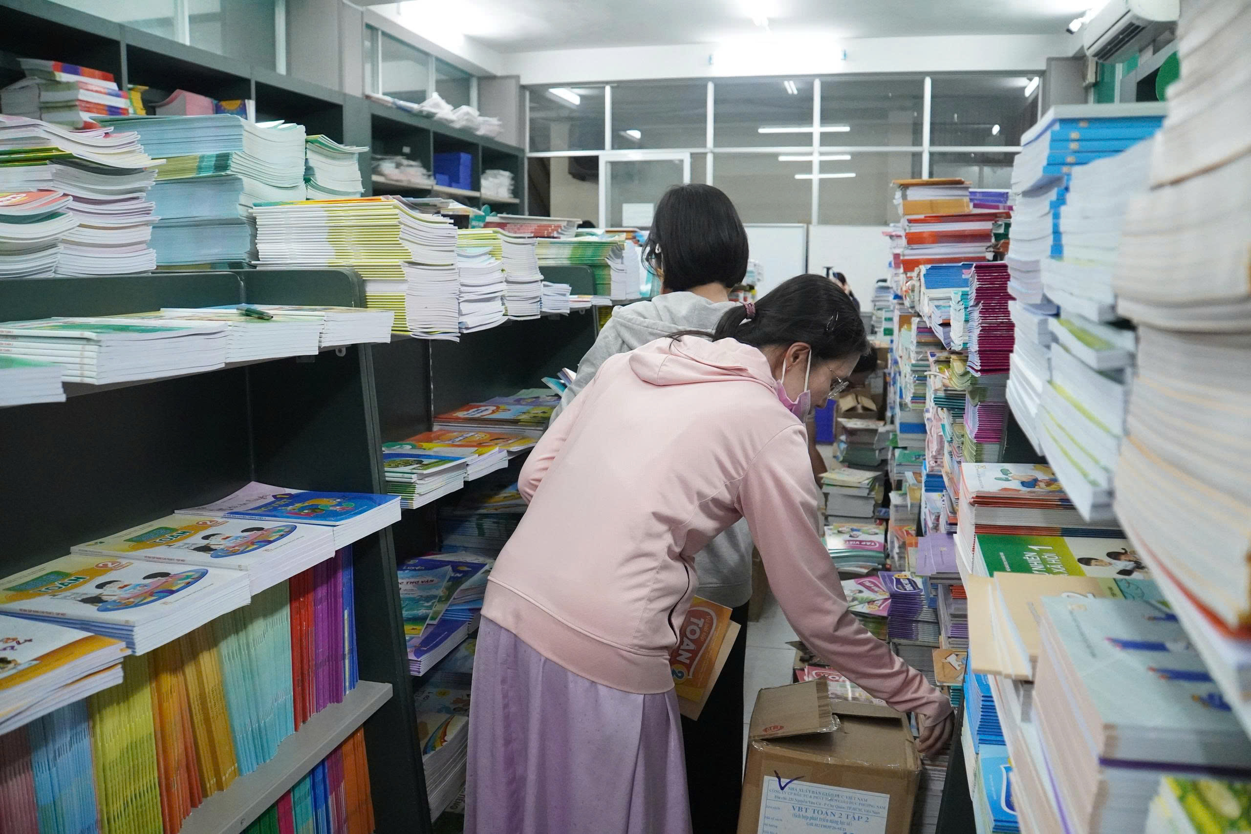 13 địa phương miễn phí sách giáo khoa, phụ huynh vẫn muốn mua sách thì tới đâu? - Ảnh 3.